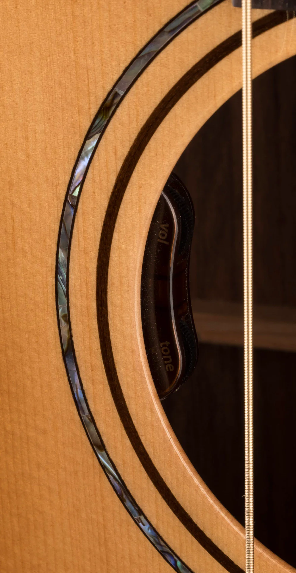 Pre Owned Alvarez Yairi Masterworks GYM70CESHB Acoustic Electric Shadow Burst With OHSC - Image 7