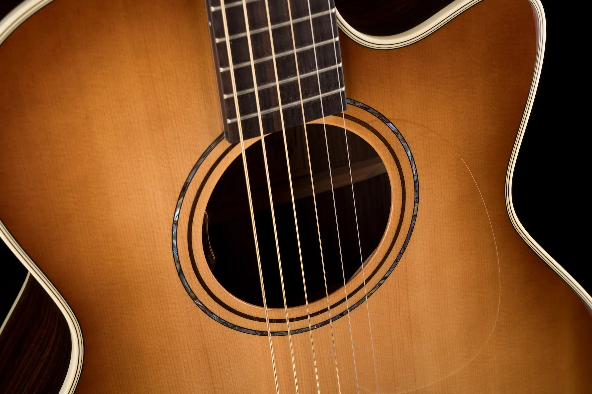 Pre Owned Alvarez Yairi Masterworks GYM70CESHB Acoustic Electric Shadow Burst With OHSC - Image 8