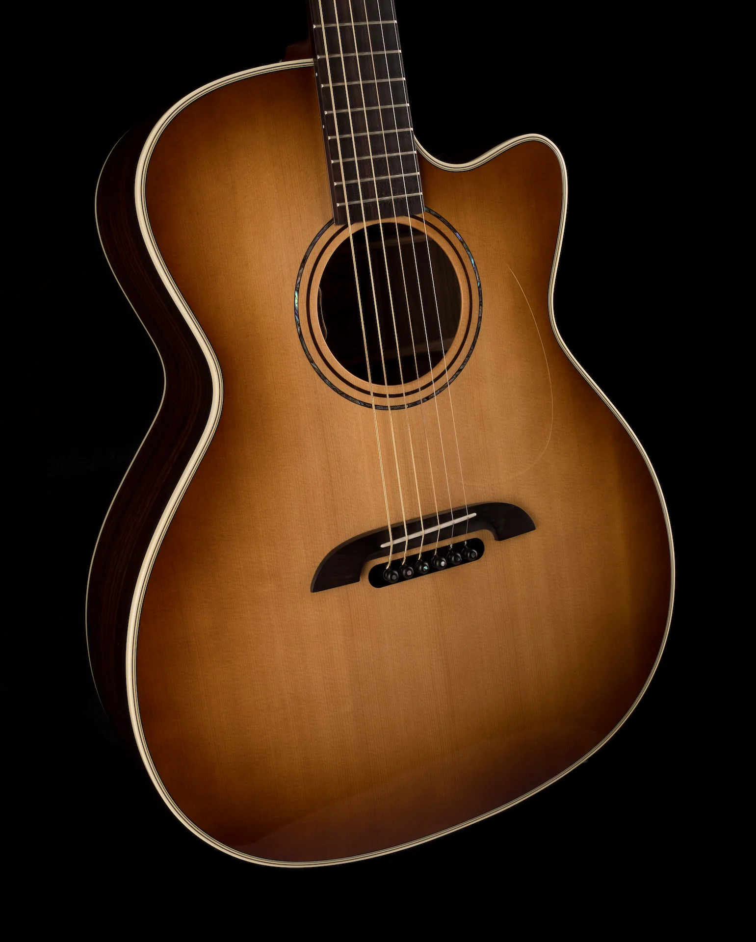 Pre Owned Alvarez Yairi Masterworks GYM70CESHB Acoustic Electric Shadow Burst With OHSC - Image 9