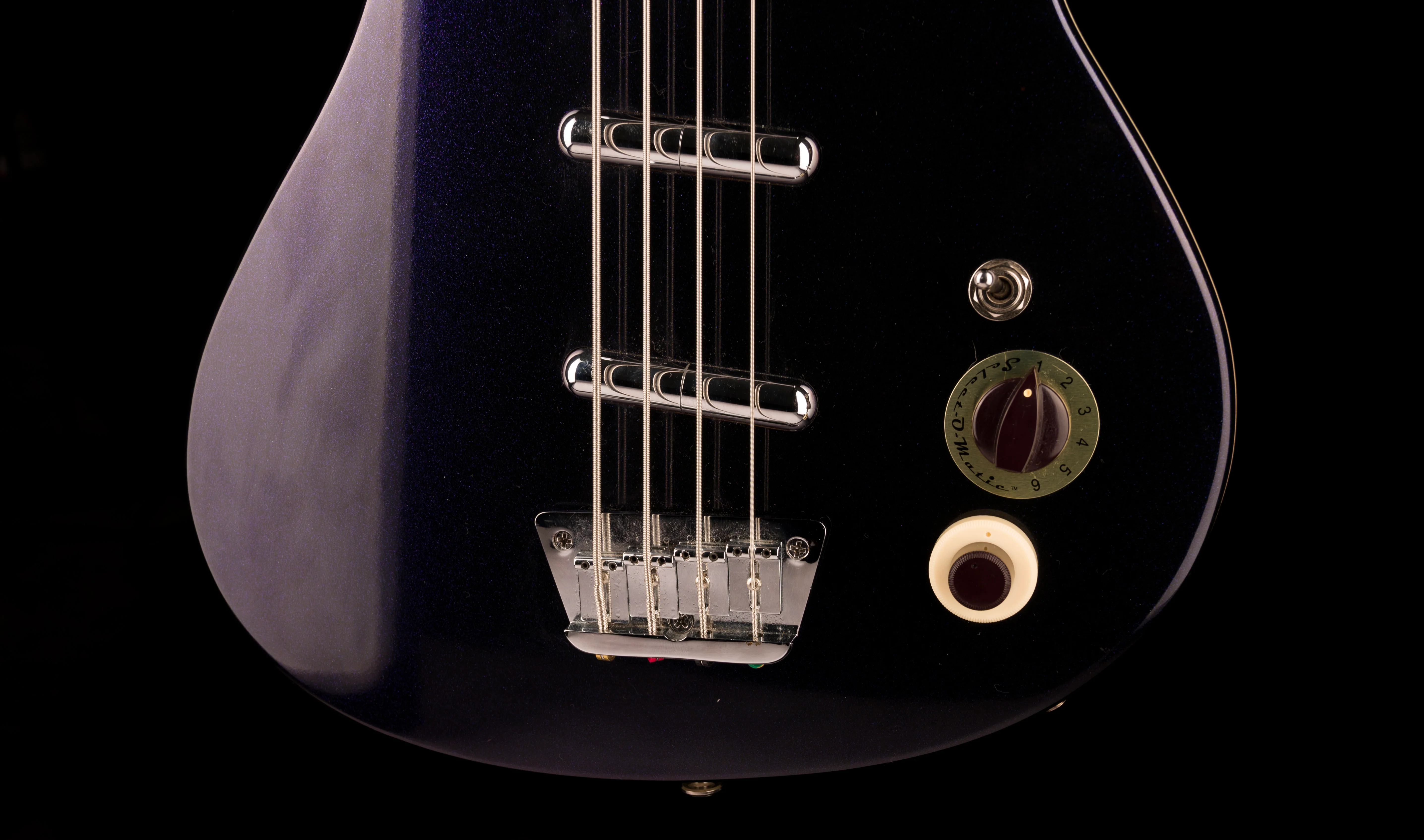 Pre Owned Danelectro Hodad Bass Blue Sparkle With Gig Bag - Image 5