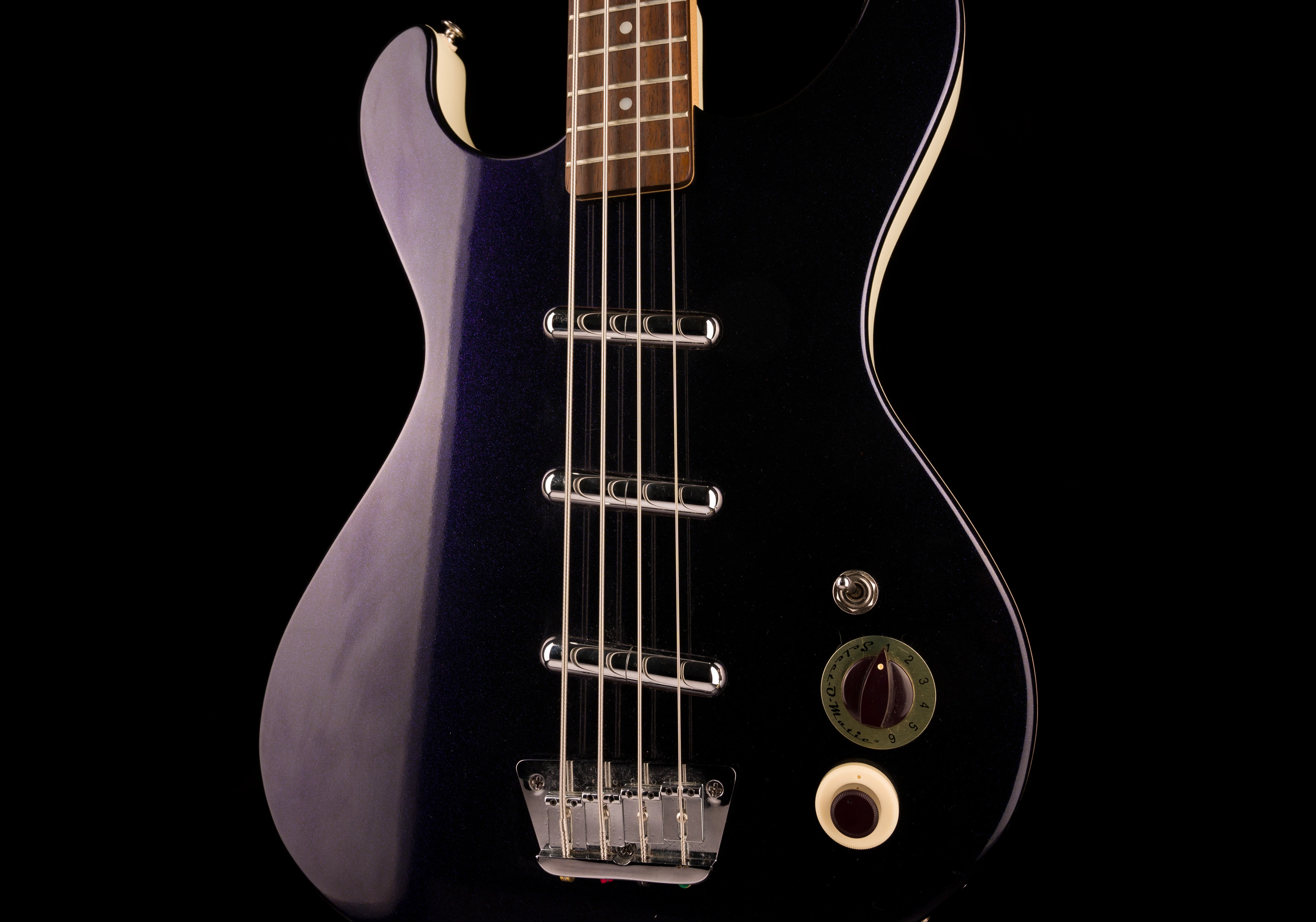 Pre Owned Danelectro Hodad Bass Blue Sparkle With Gig Bag - Image 6