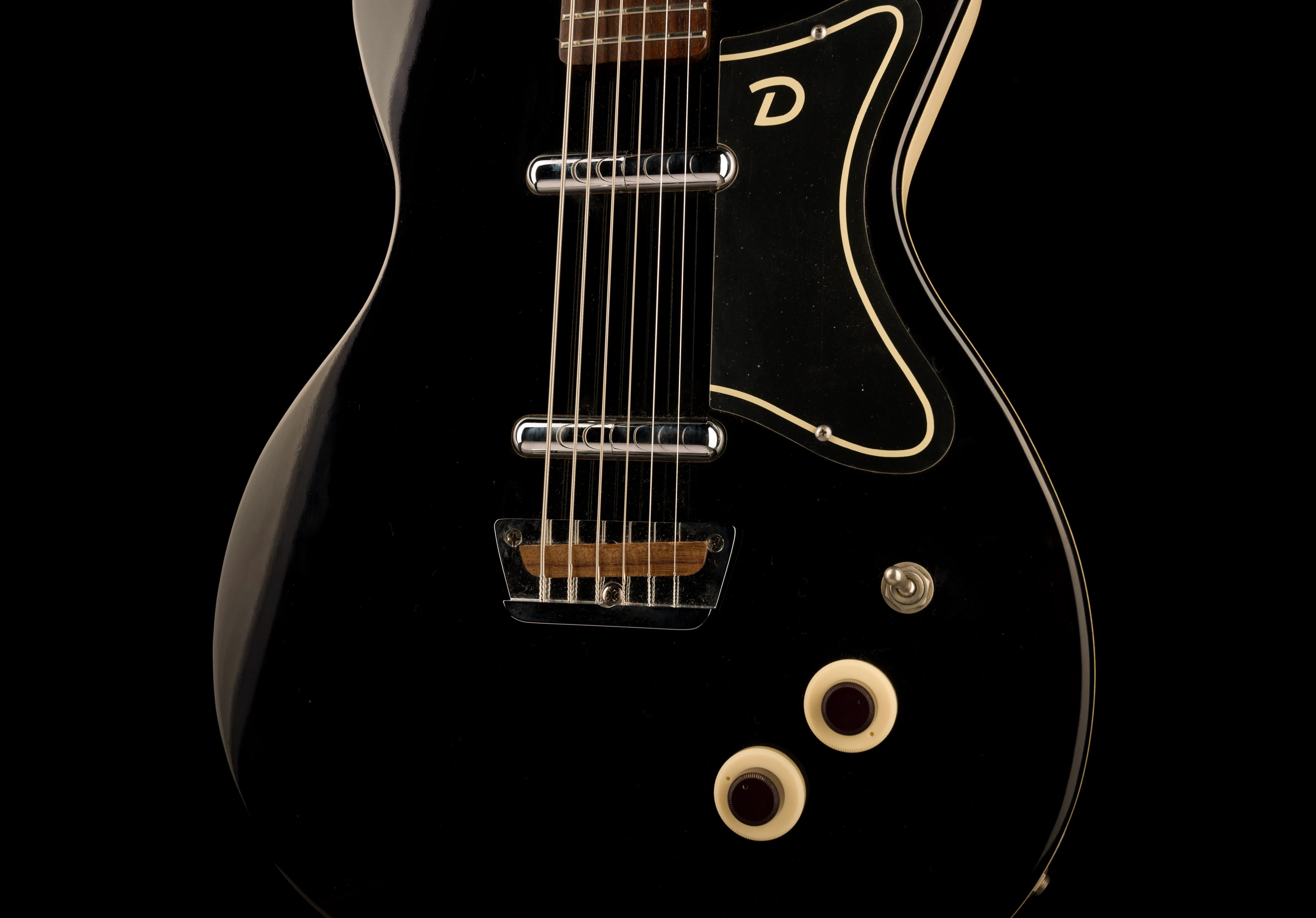 Pre Owned Danelectro U-2 ‘56 Baritone Guitar Black With Gig Bag - Image 6