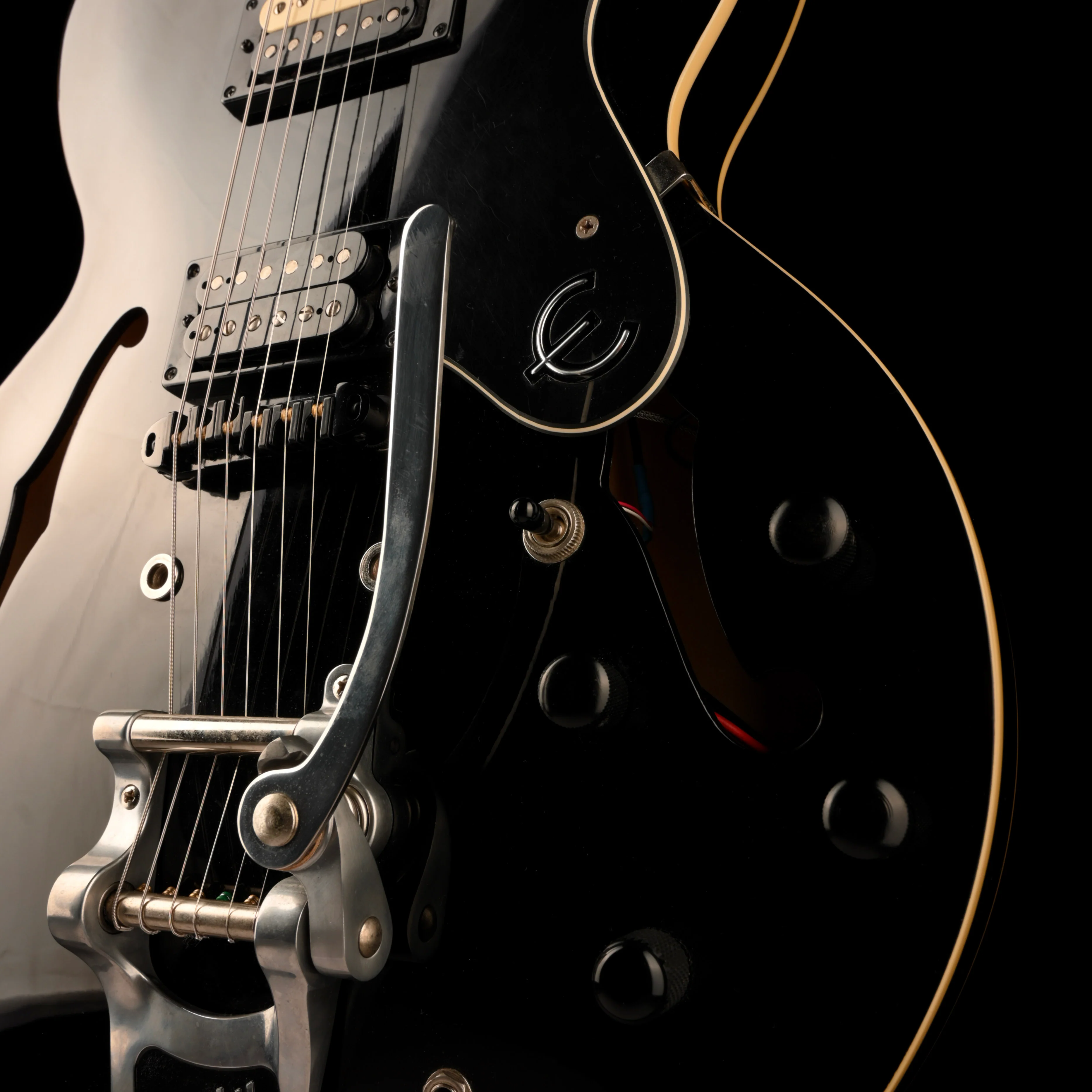 Pre Owned Epiphone Dot Ebony With Bigsby With Case - Image 5