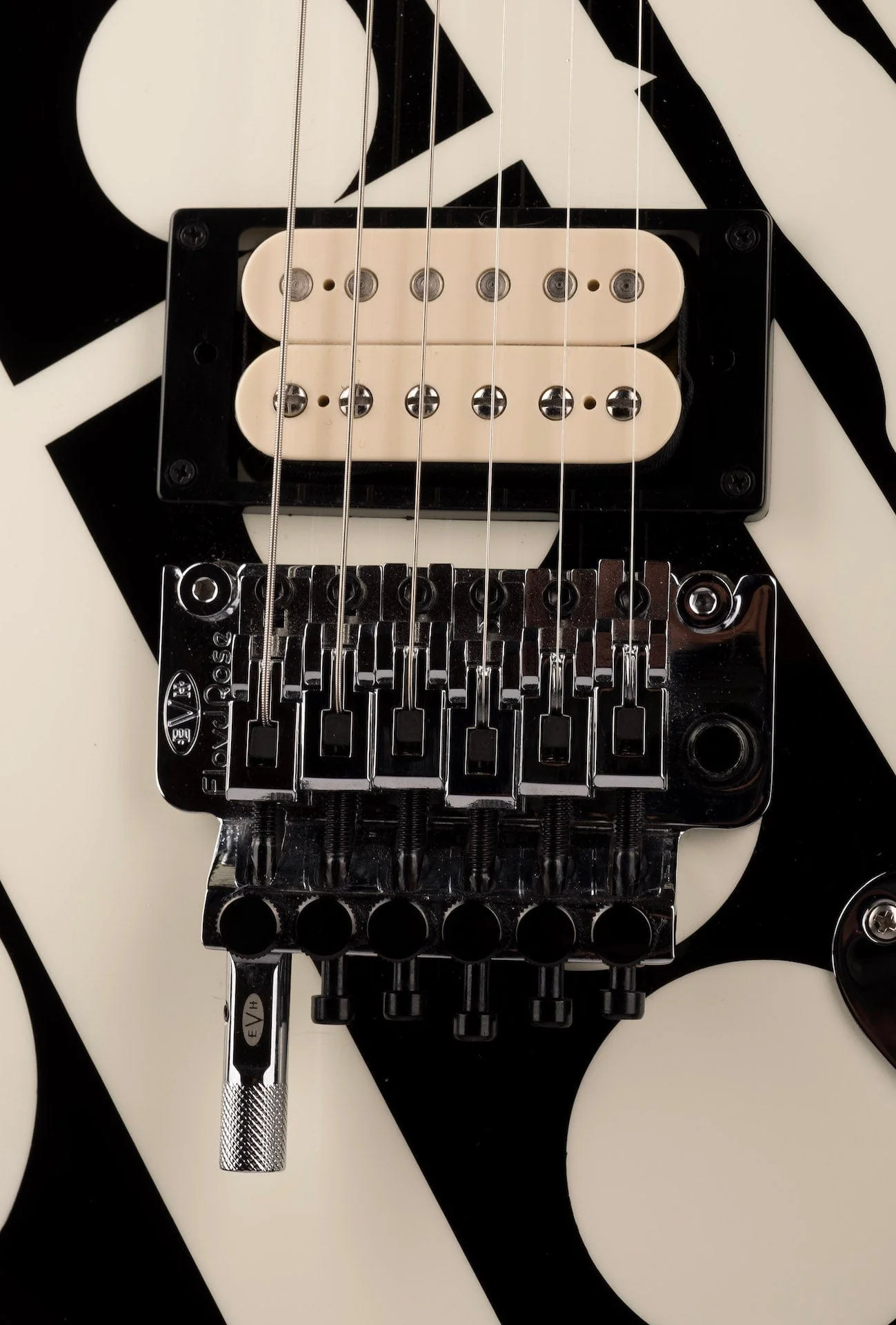 Pre Owned EVH Striped Series Crop Circles Electric Guitar - Image 7