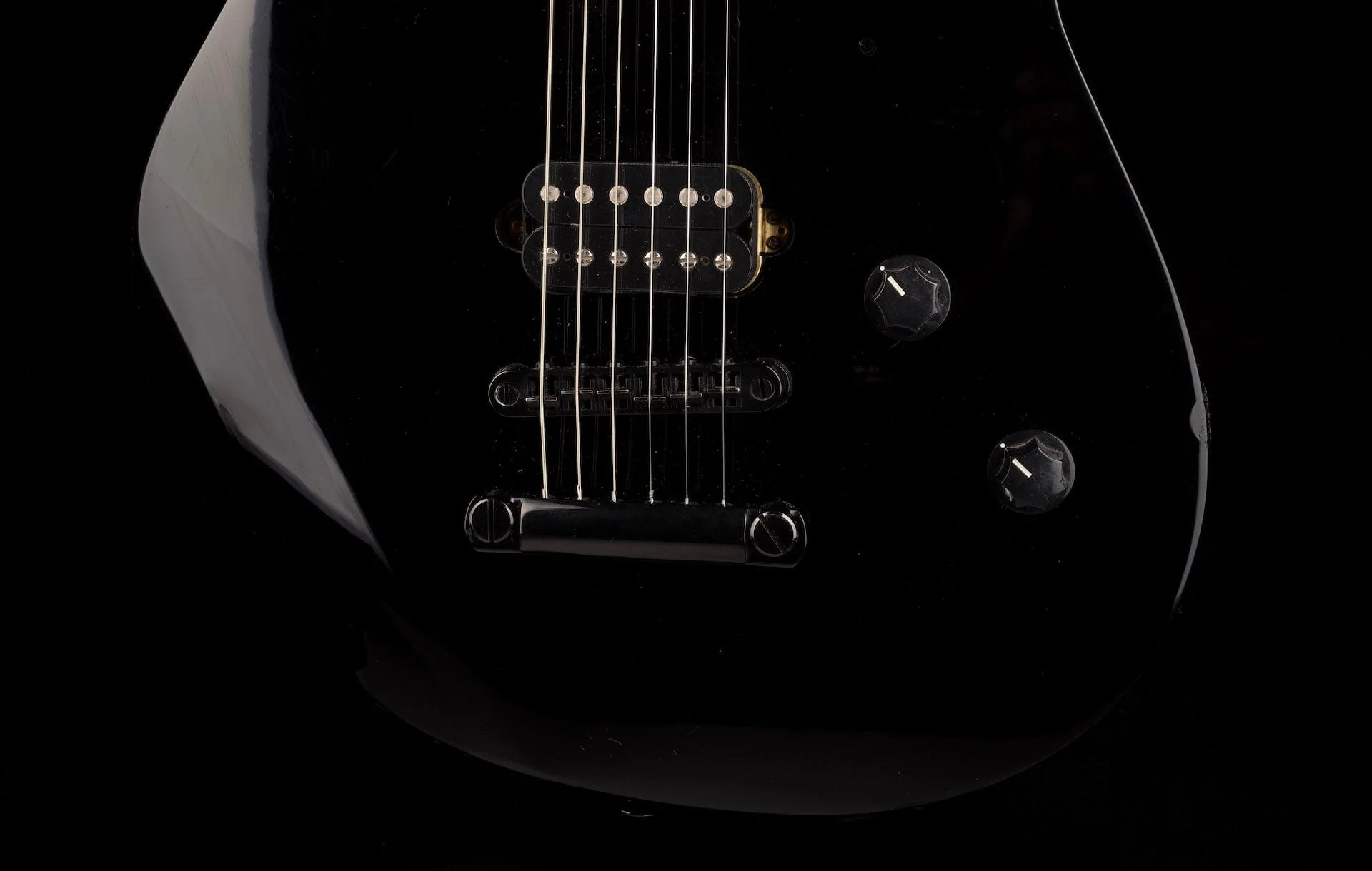 Pre Owned EVH Wolfgang Standard Hardtail HH Black With Gig Bag - Image 5