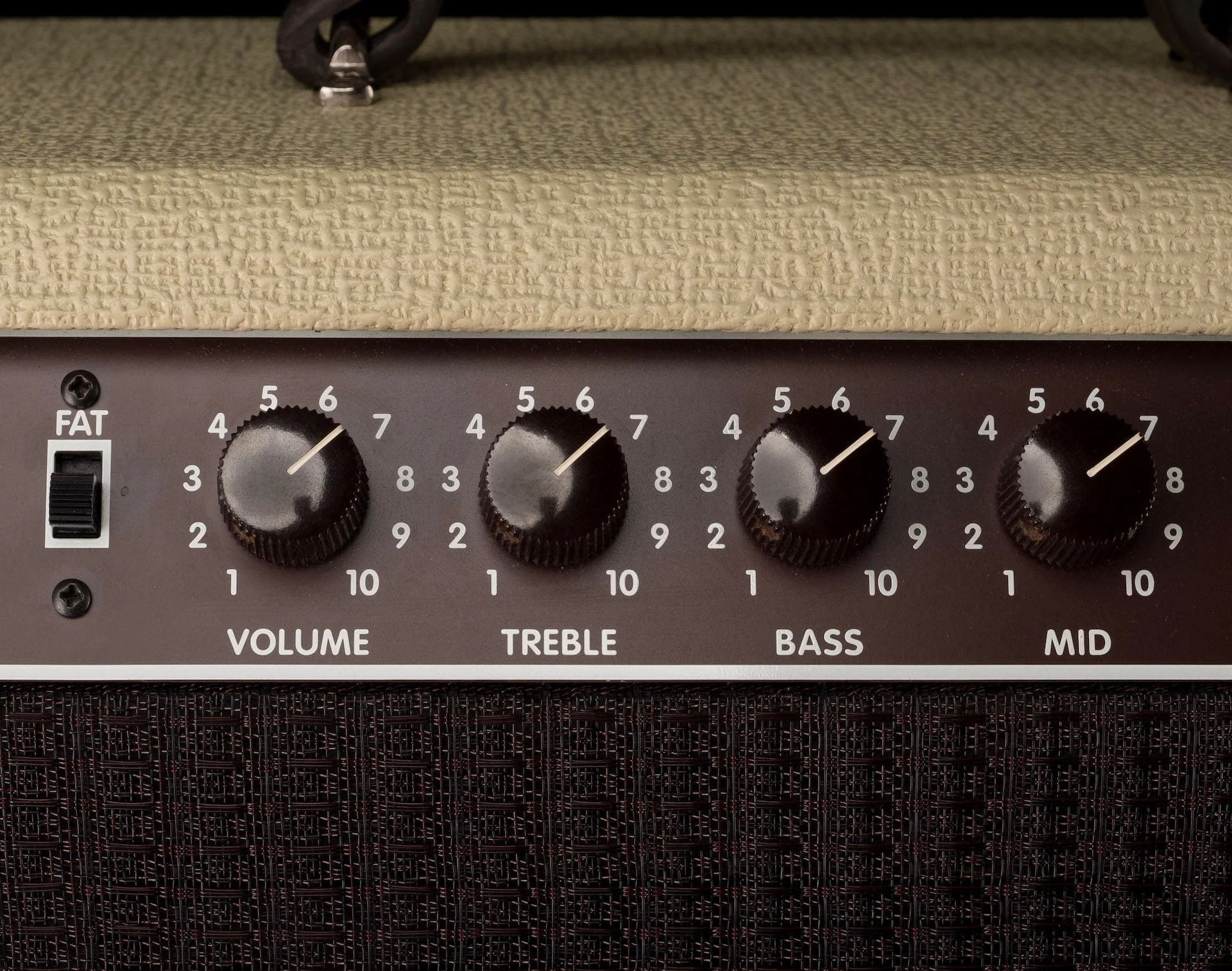Pre Owned 2013 Fender 20th Anniversary Edition Vibro-King Blonde Guitar Amp Combo - Image 6