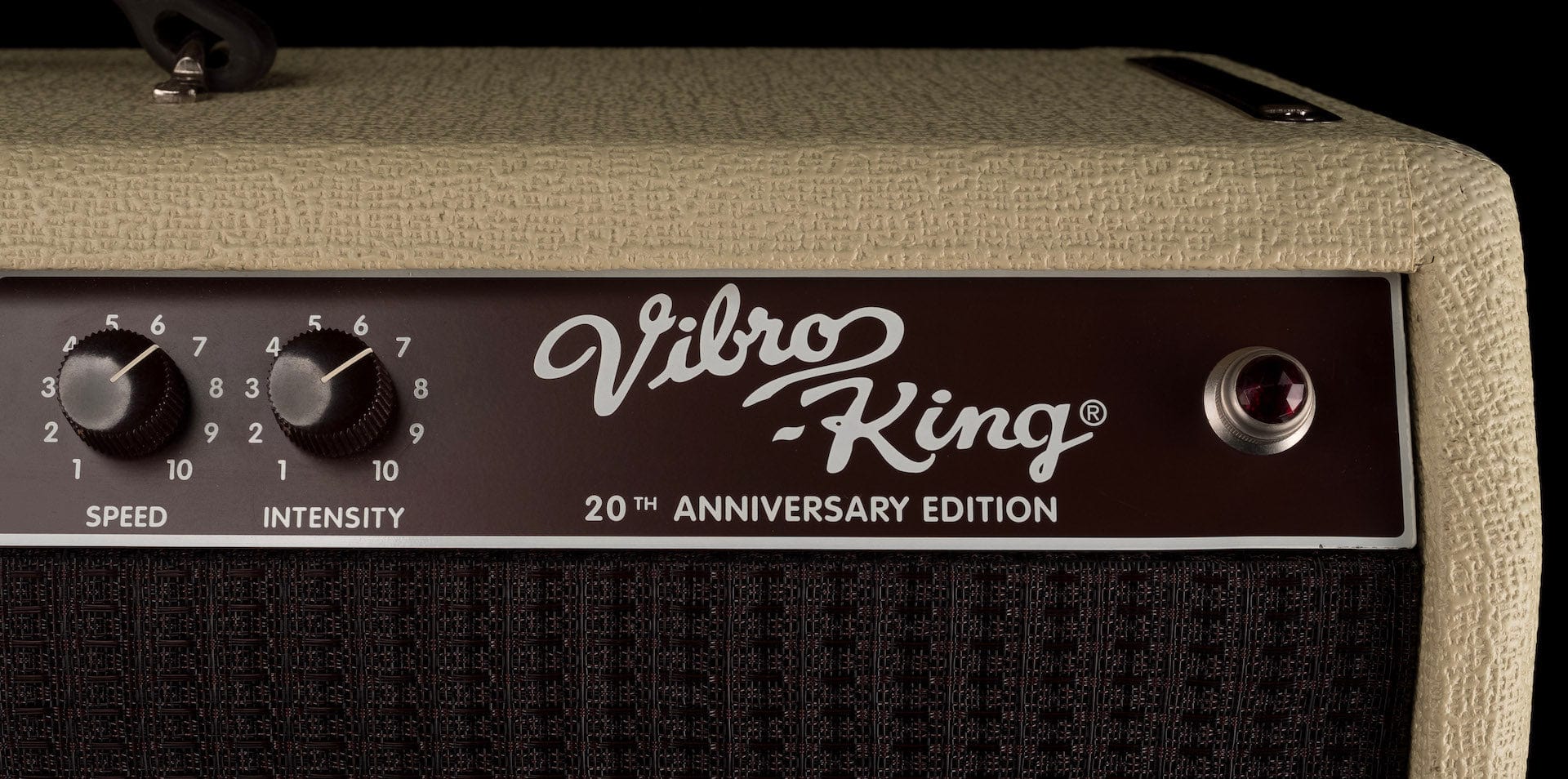 Pre Owned 2013 Fender 20th Anniversary Edition Vibro-King Blonde Guitar Amp Combo - Image 7