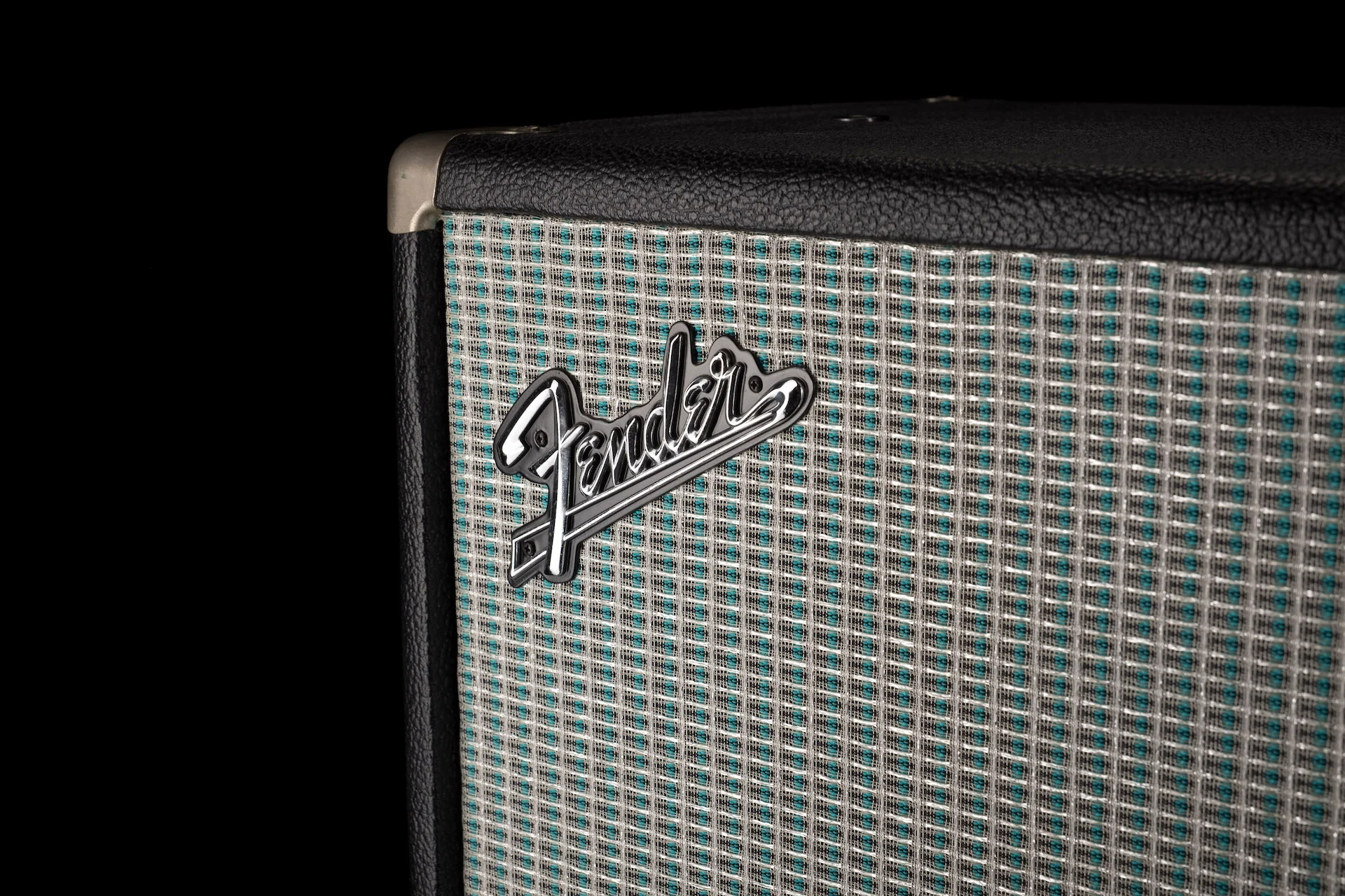 Pre Owned Fender 2x15" Guitar Amp Cabinet - Image 3