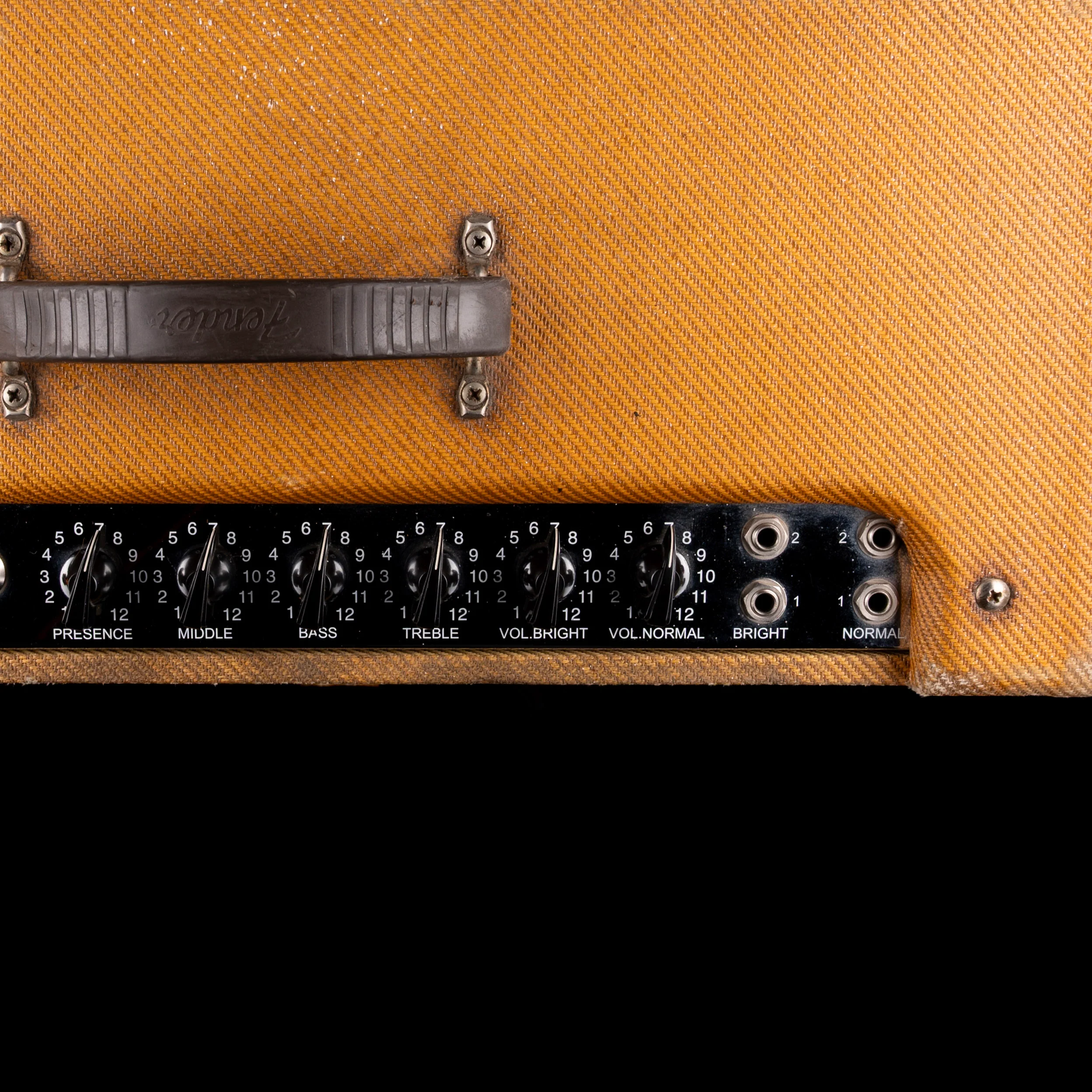Pre Owned Fender Custom Shop Limited Edition '59 Bassman Relic Lacquered Tweed Modified Tube Guitar Amp Combo with Cover - Image 5