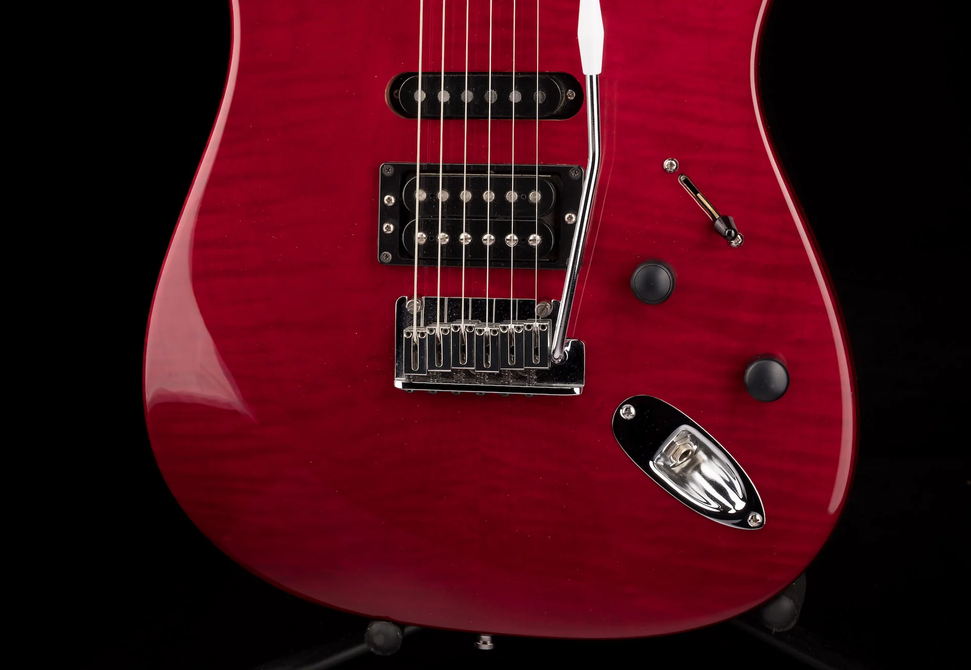 Pre Owned Fender 60th Anniversary American Deluxe QMT HSS Stratocaster Bing Cherry Transparent With Gig Bag - Image 5