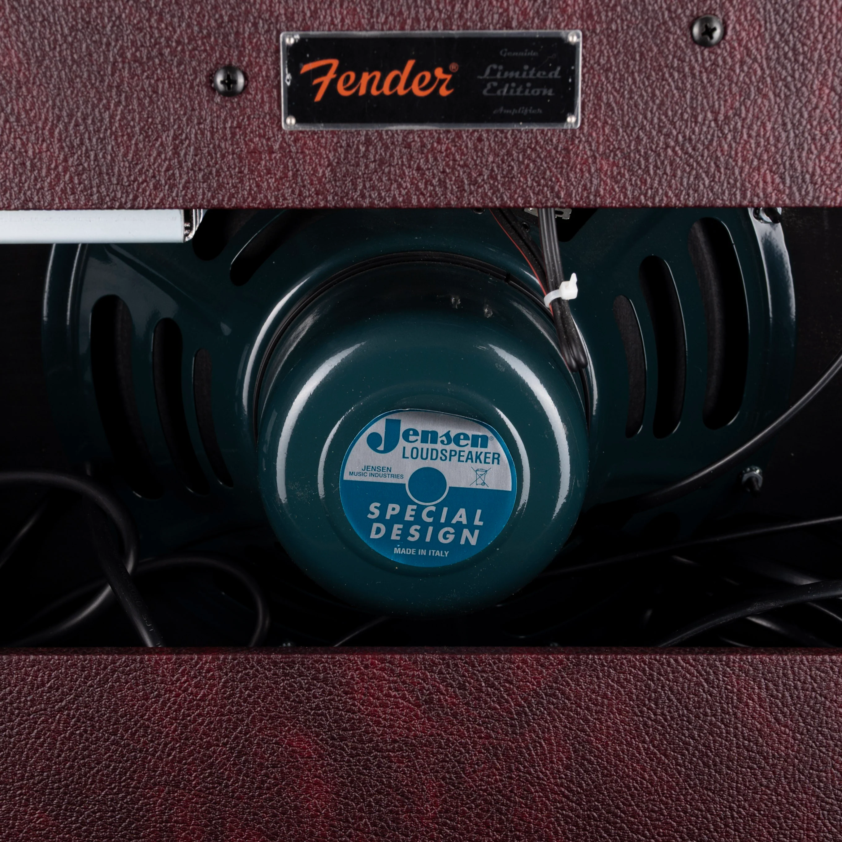 Pre Owned Fender '65 Deluxe Reverb "Bordeaux Blues" FSR Guitar Amp Combo - Image 9