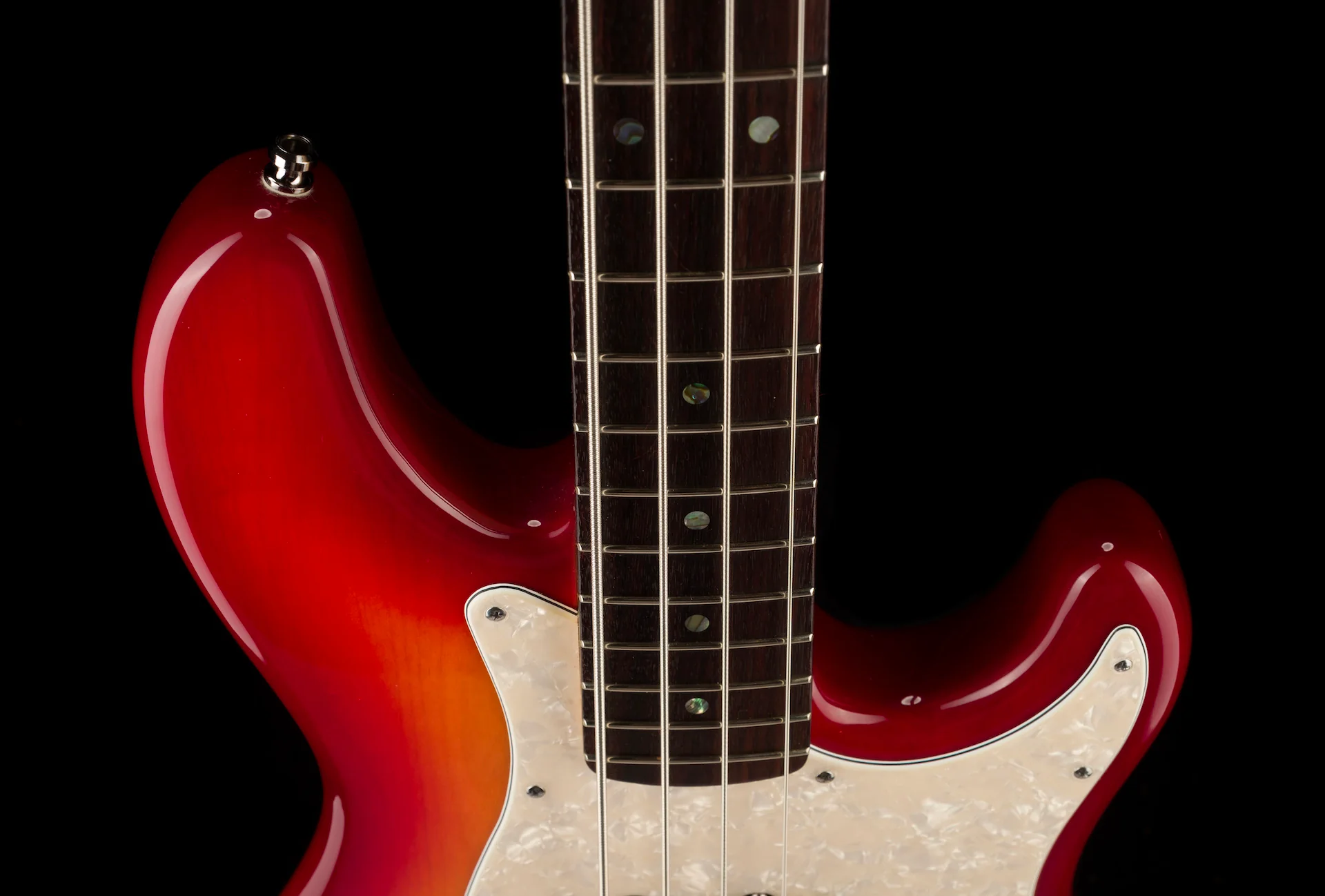 Pre Owned '05 Fender American Deluxe Jazz Bass Aged Cherry Burst With OHSC - Image 3