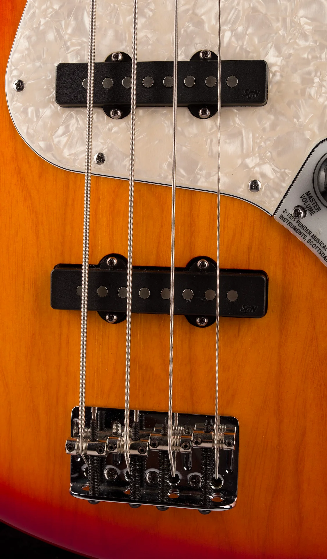 Pre Owned '05 Fender American Deluxe Jazz Bass Aged Cherry Burst With OHSC - Image 7