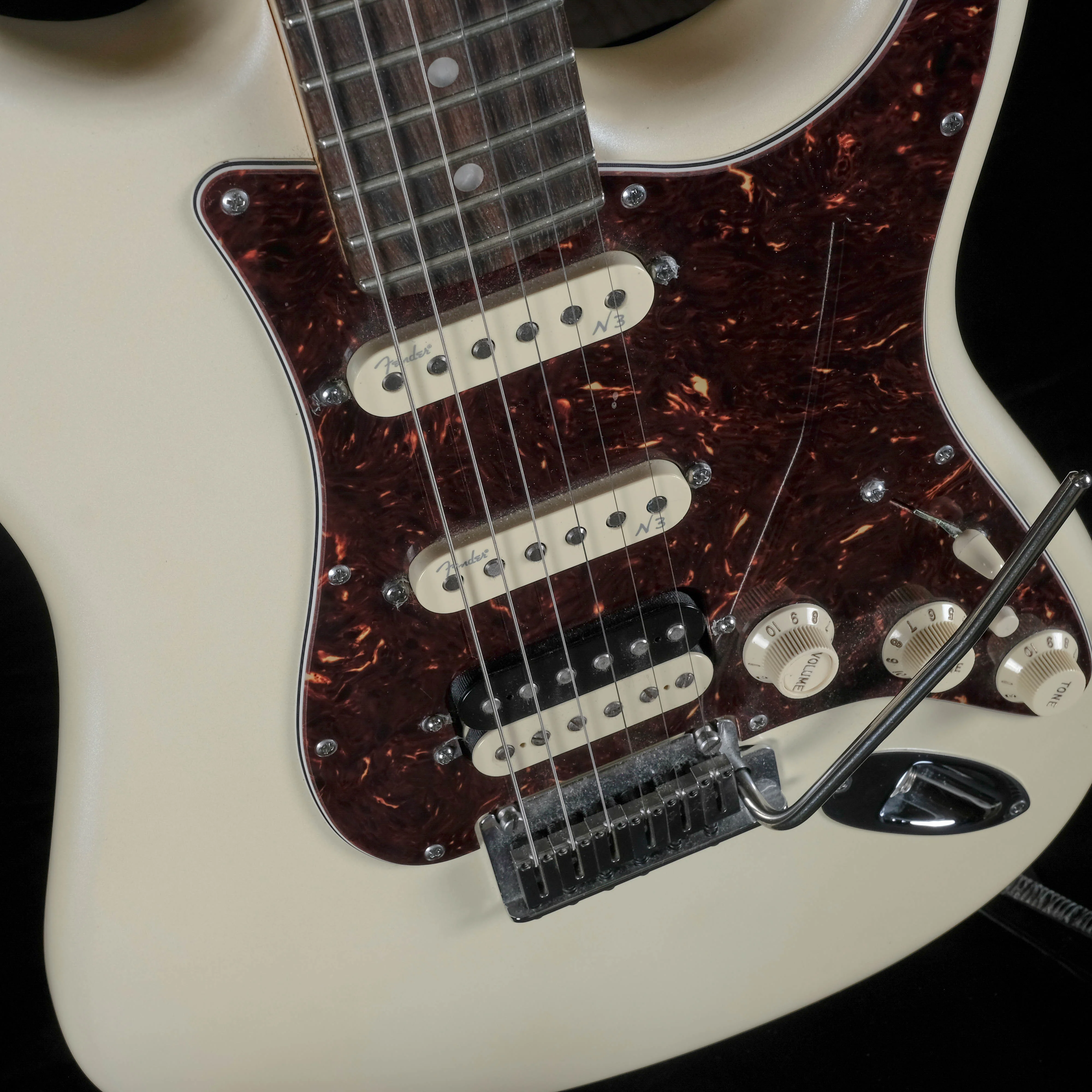 Pre Owned '14 Fender American Deluxe Stratocaster HSS Olympic Pearl Electric Guitar OHSC - Image 6