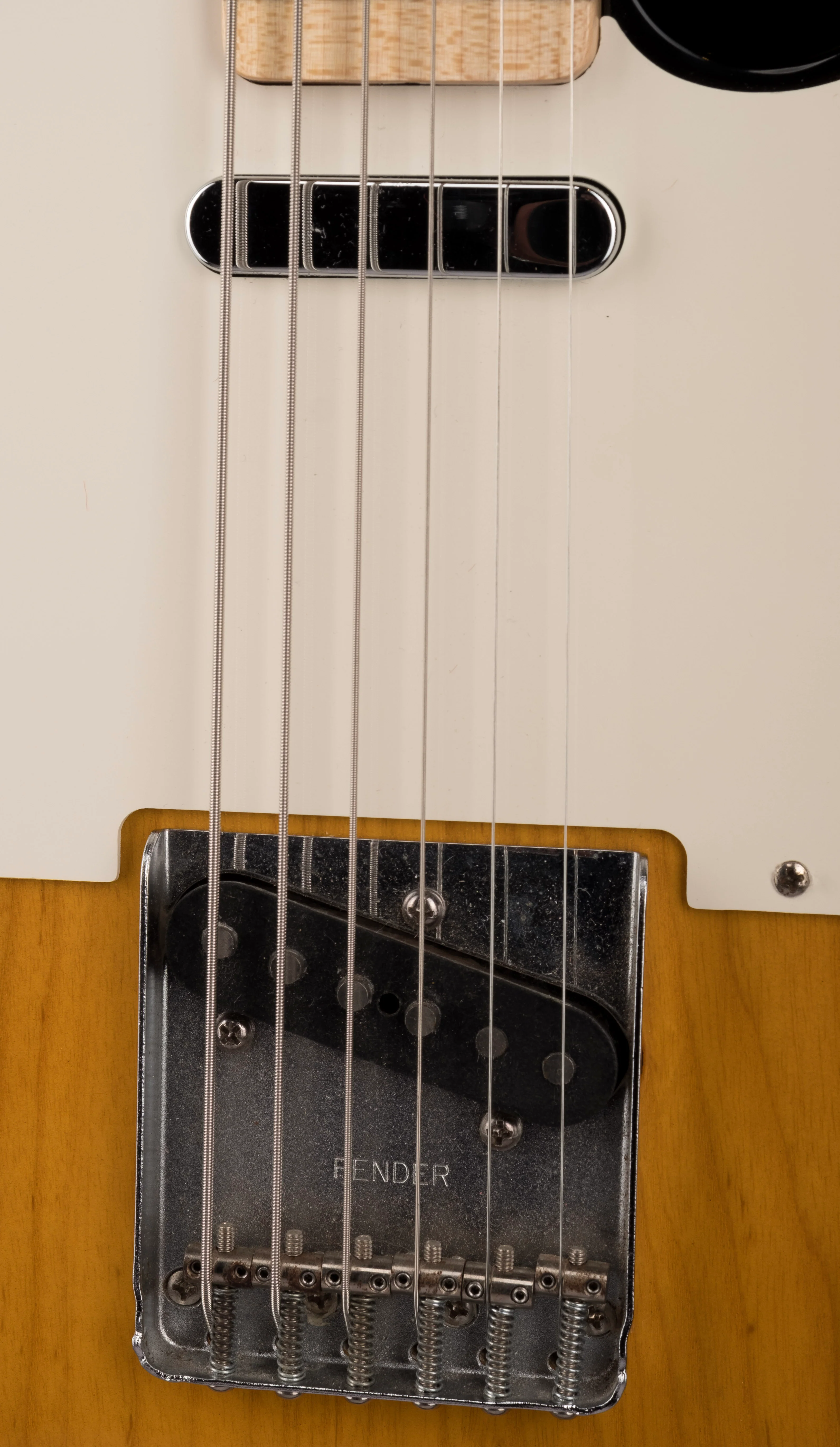 Pre Owned 1999 Fender Custom Shop Bajo Sexto Telecaster 2-Tone Sunburst With OHSC - Image 5