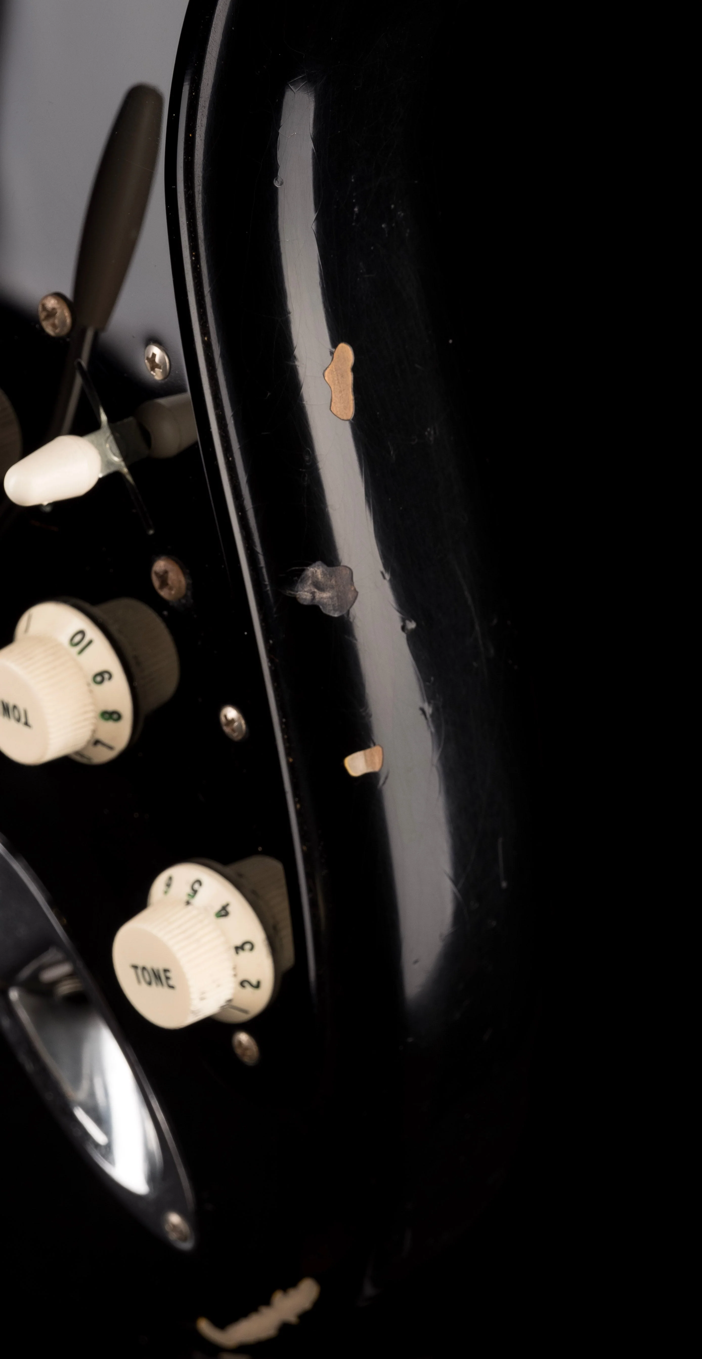 Pre-Owned Fender Custom Shop David Gilmour Stratocaster Relic Black over 3-Tone Sunburst - Image 13