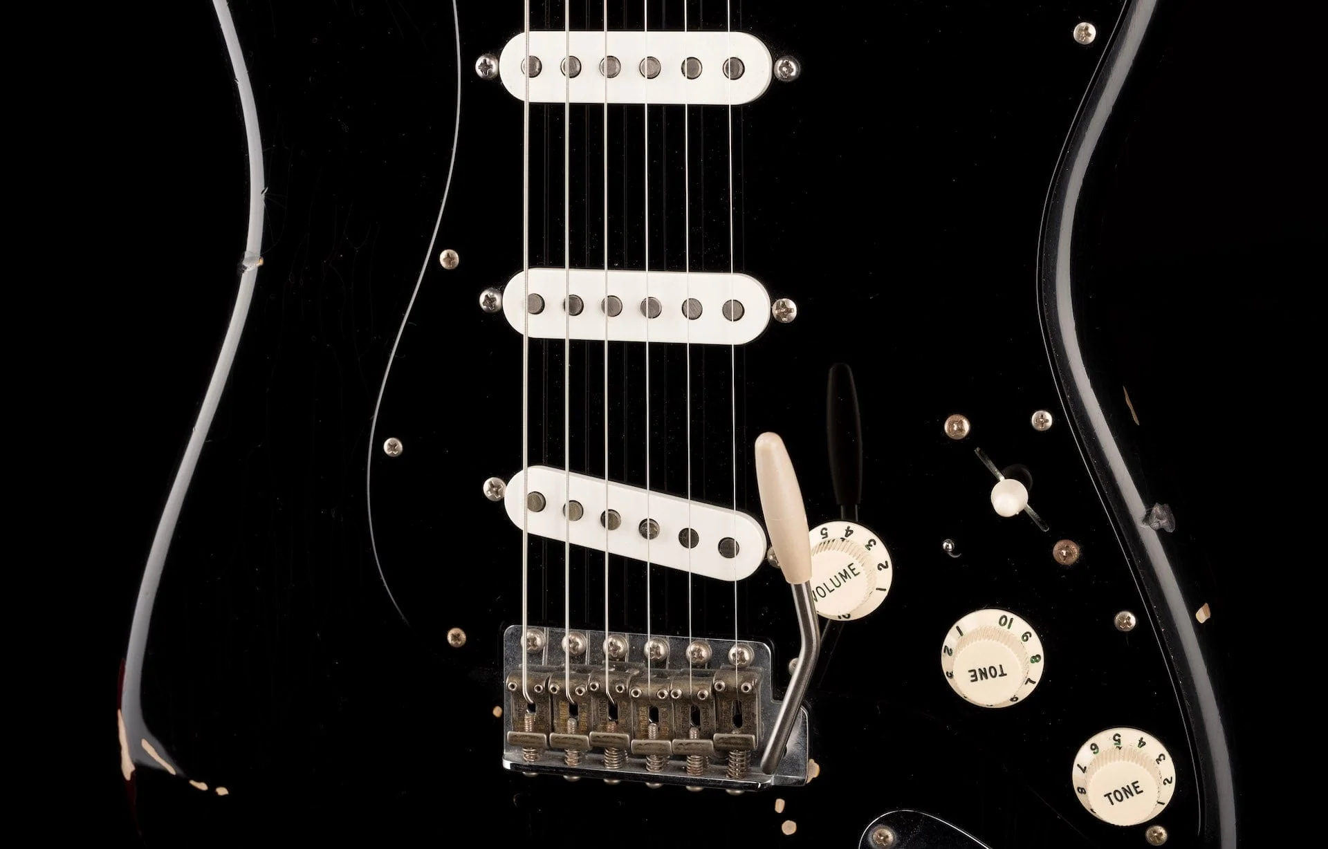 Pre-Owned Fender Custom Shop David Gilmour Stratocaster Relic Black over 3-Tone Sunburst - Image 4