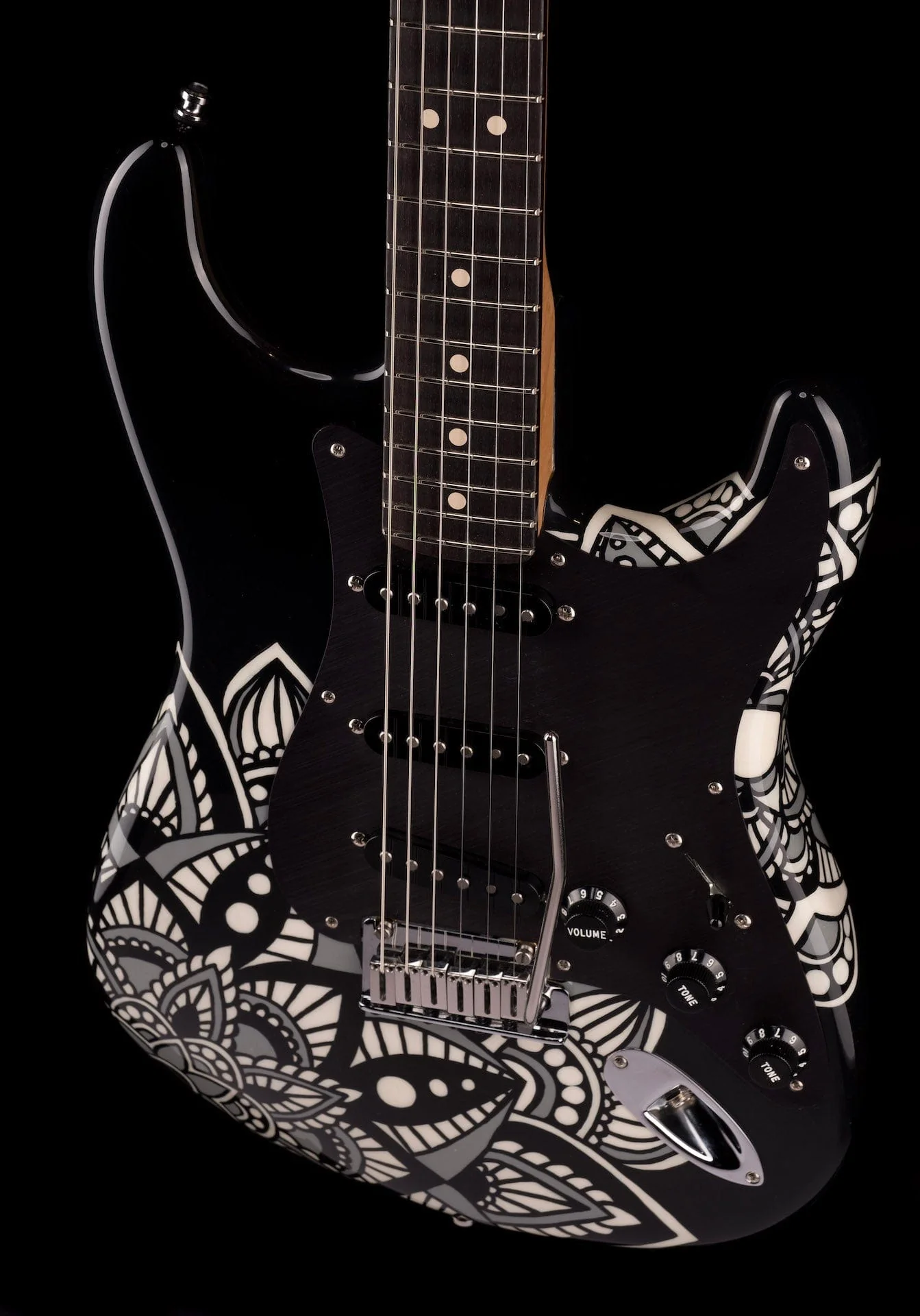 Pre-Owned Fender Artist Series Custom Shop Masterbuilt Greg Fessler Madison Roy Nightshade Strat Electric Guitar - Image 4