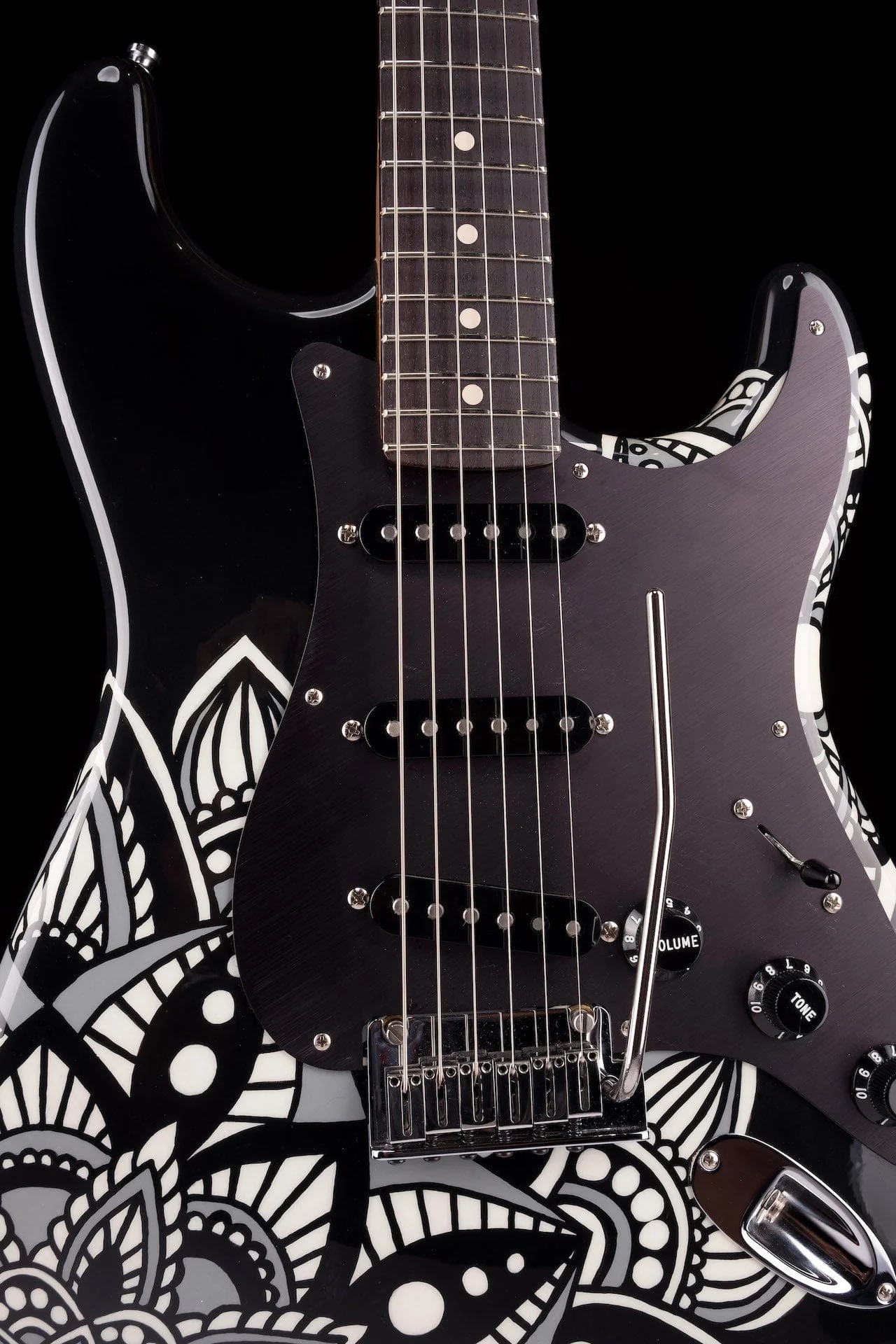 Pre-Owned Fender Artist Series Custom Shop Masterbuilt Greg Fessler Madison Roy Nightshade Strat Electric Guitar - Image 9