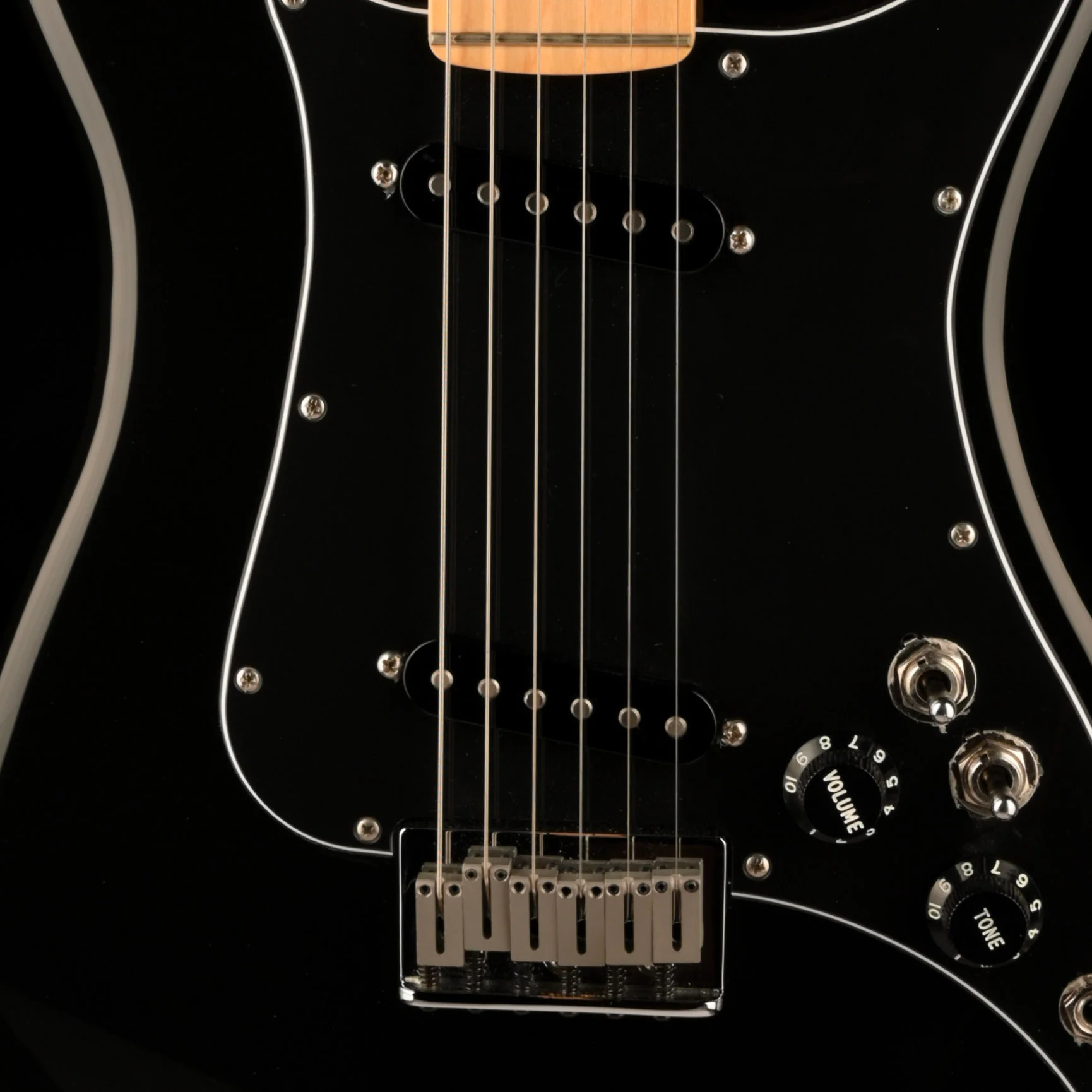 Pre Owned Fender Lead II Black Electric Guitar With Gig Bag - Image 5