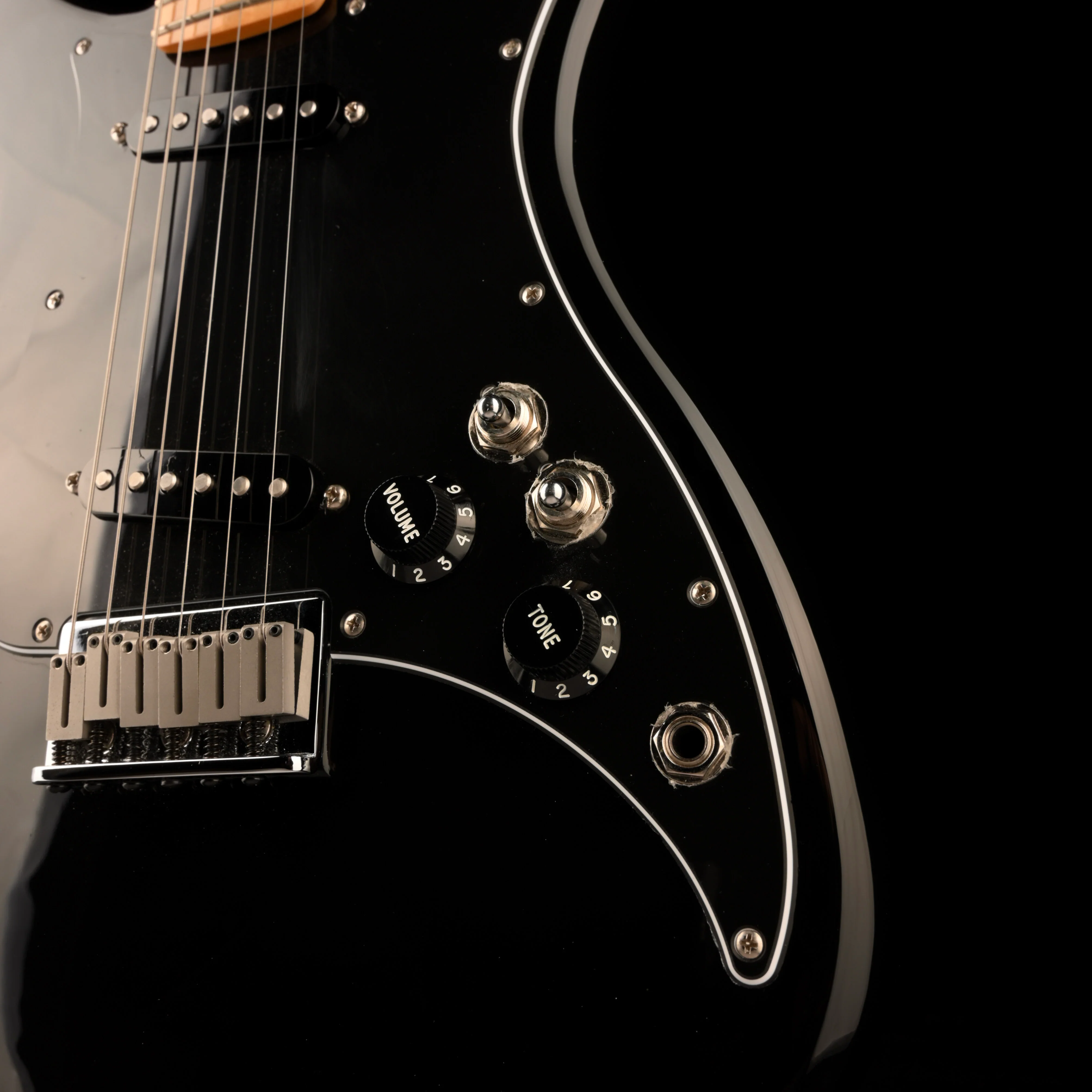 Pre Owned Fender Lead II Black Electric Guitar With Gig Bag - Image 6