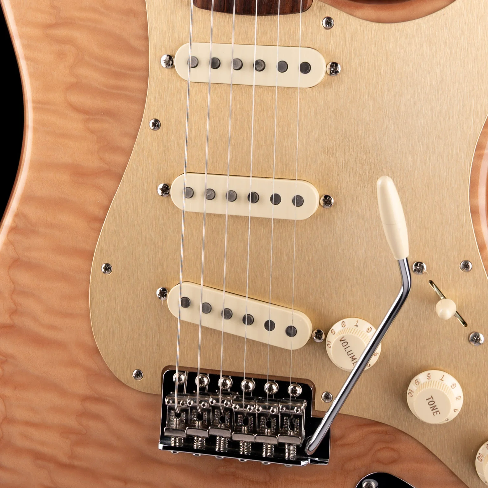 Pre Owned Fender Limited Edition Rarities American Original 60's Stratocaster Quilt Maple Natural With OHSC - Image 4