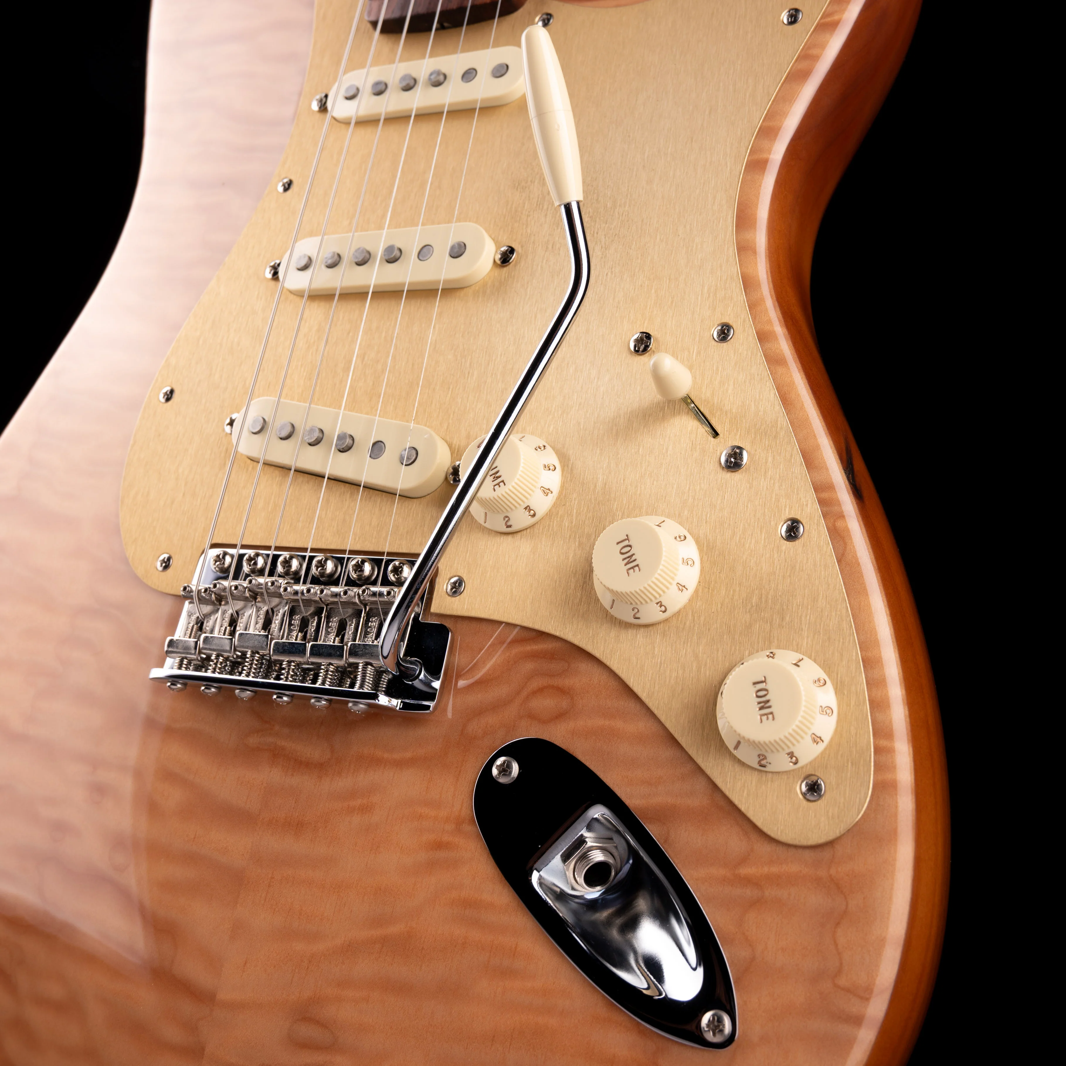 Pre Owned Fender Limited Edition Rarities American Original 60's Stratocaster Quilt Maple Natural With OHSC - Image 5