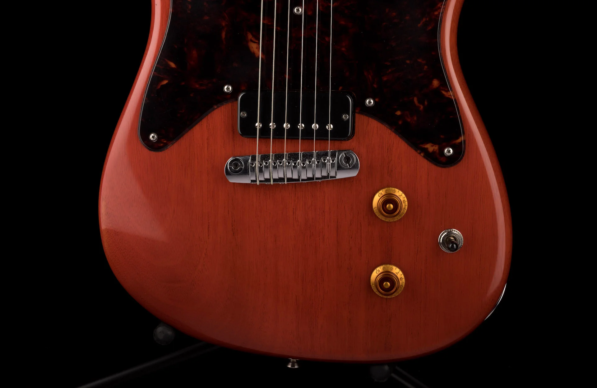 Pre Owned Fender Prototype Rattlecan Jr. Strat Jacquard Red With Case - Image 5