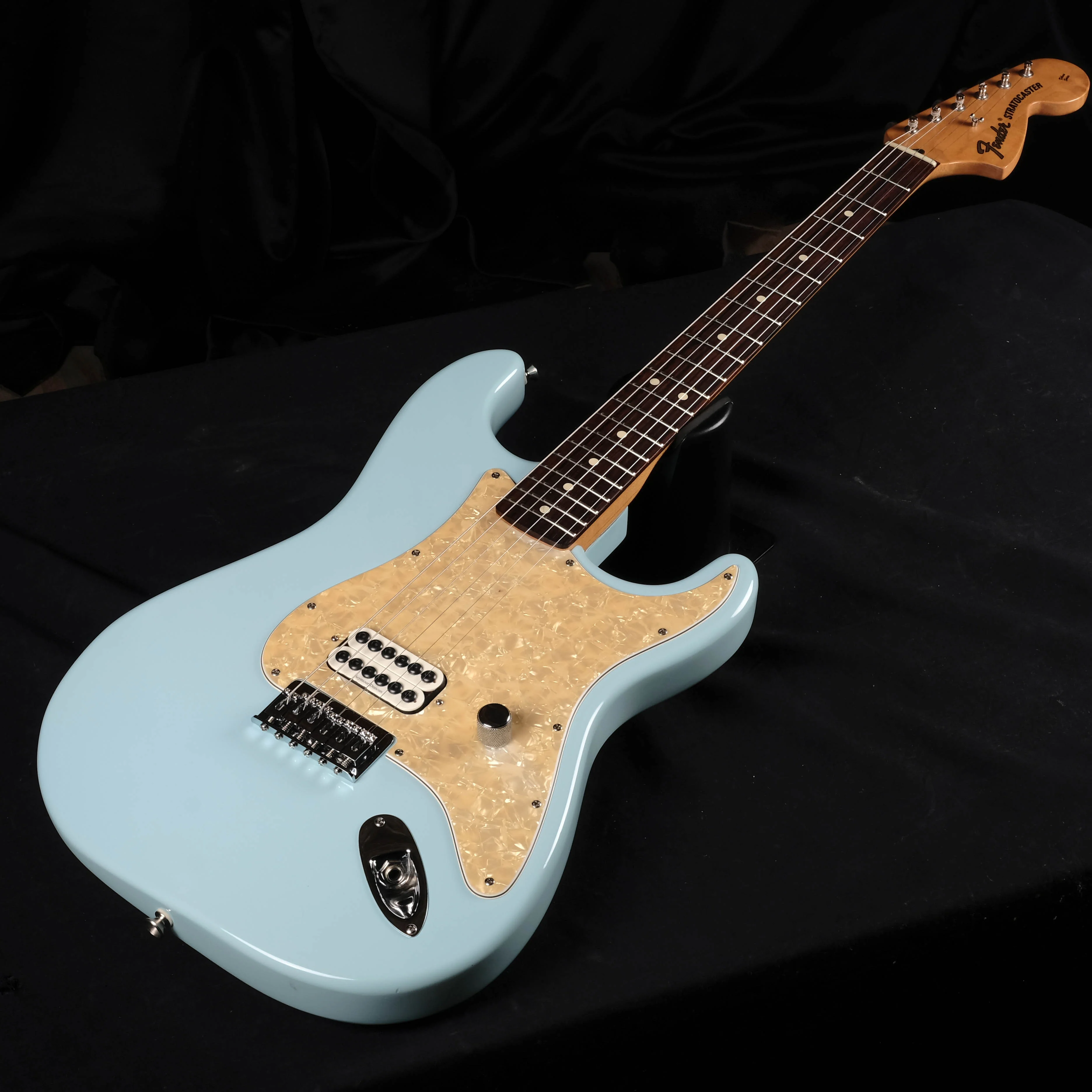 Used 2002 Fender Tom Delonge Hardtail Stratocaster Daphne Blue Electric Guitar - Image 3