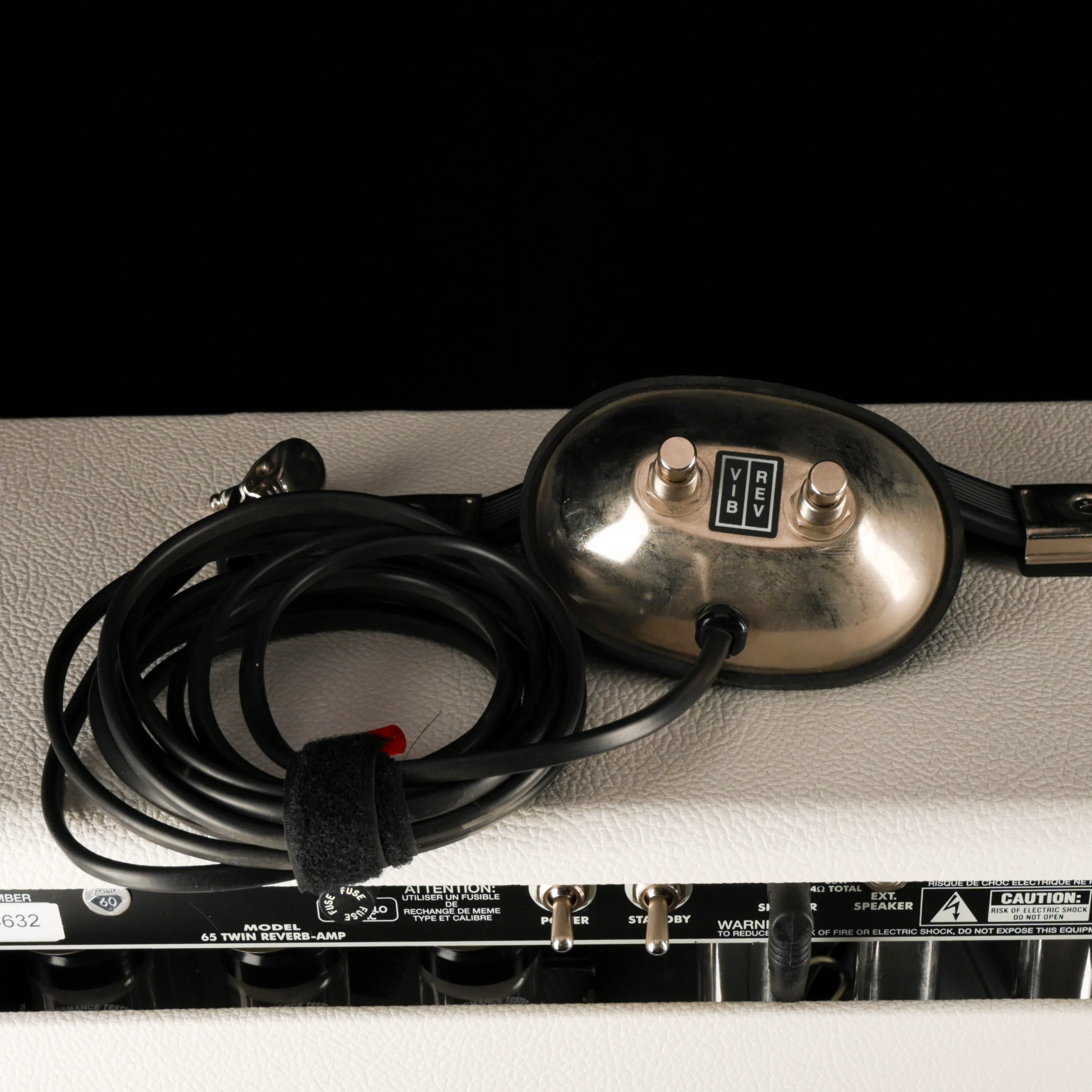 Pre Owned Fender Limited Edition Hot White Bronco '65 Twin Reverb Reissue Guitar Amp Combo with Footswitch and Cover - Image 13
