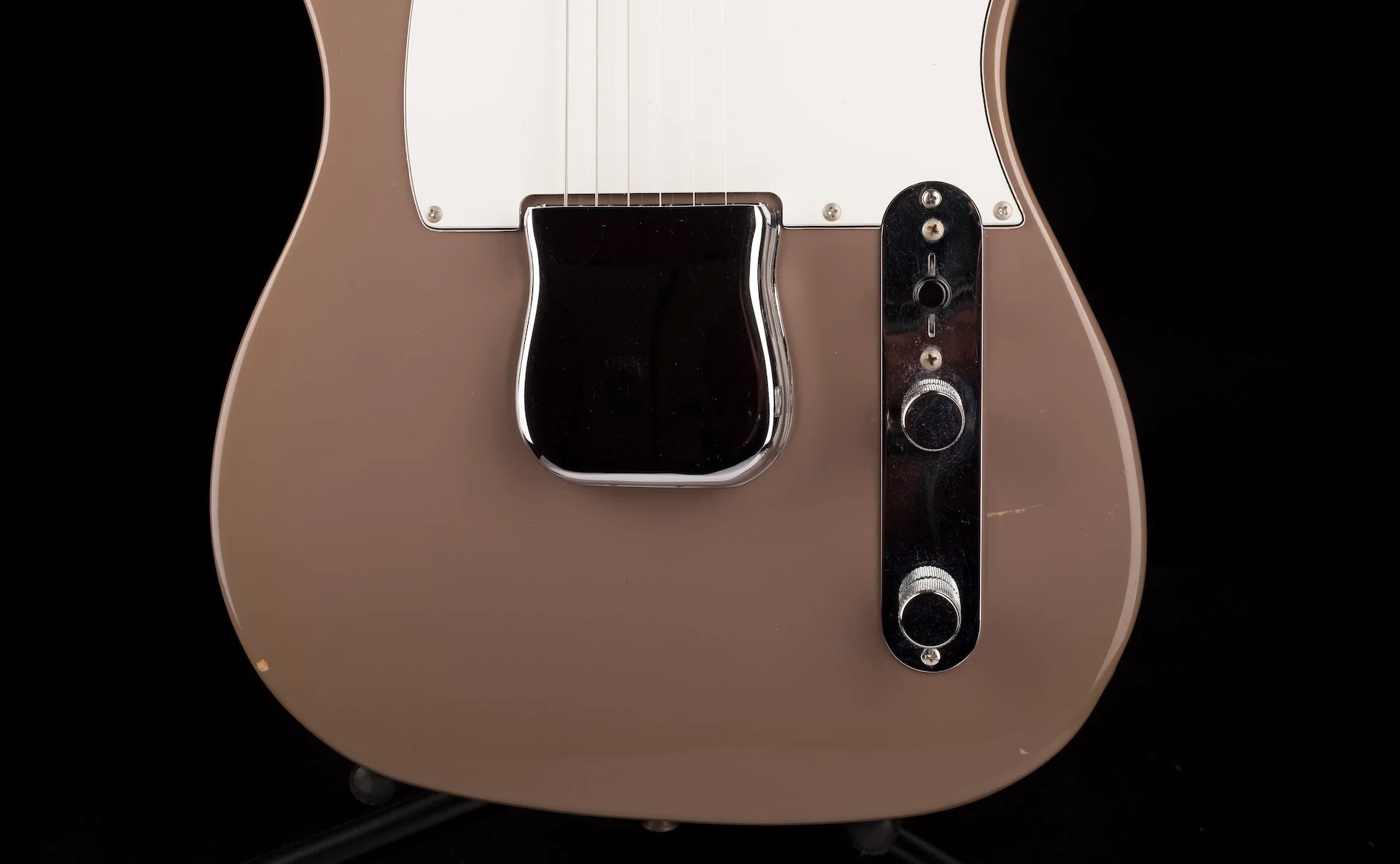 Pre Owned Fender International Series Telecaster Sahara Taupe with Case - Image 5