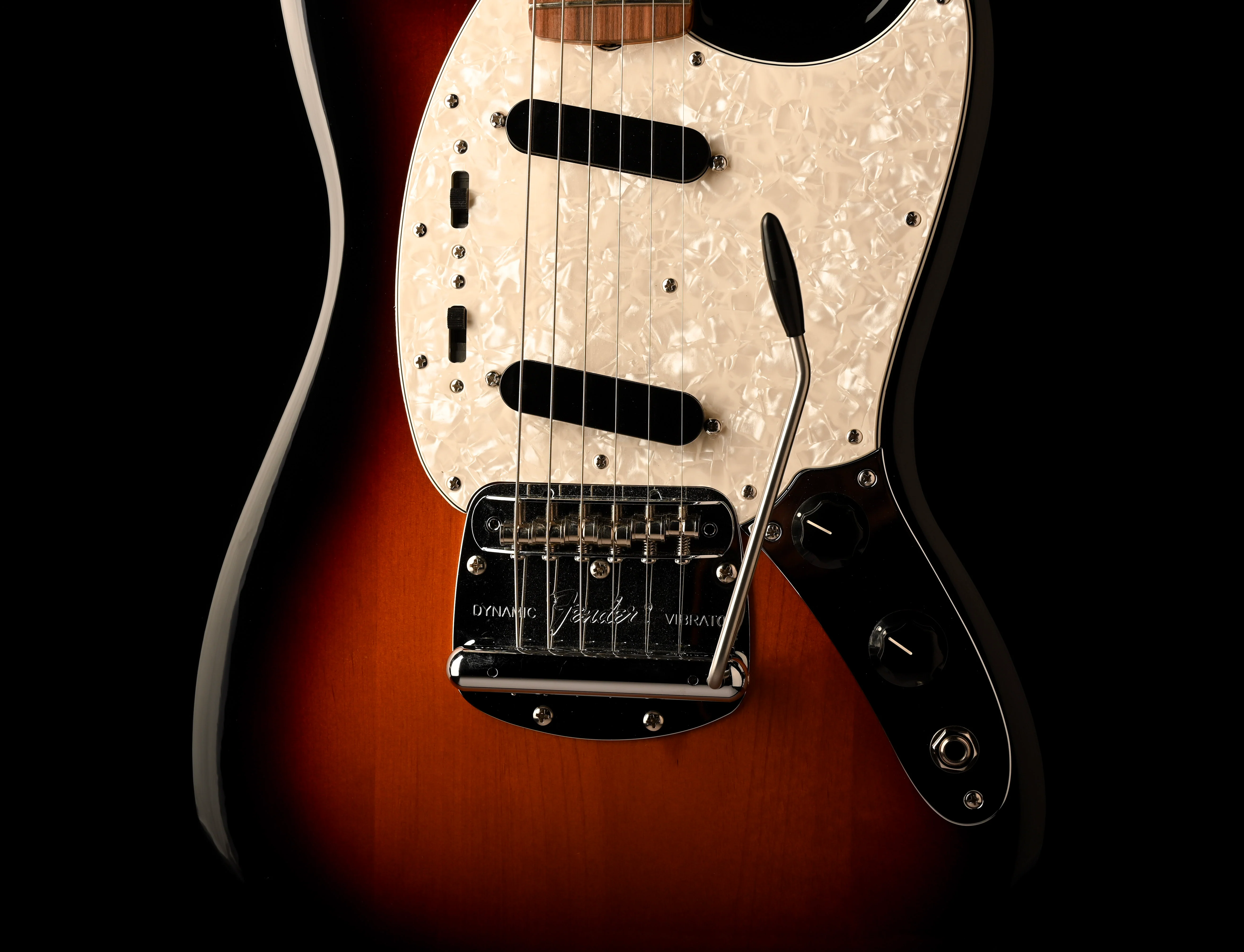 Pre Owned '22 Fender Vintera '60s Mustang Guitar 3-Color Sunburst With Gig Bag - Image 6