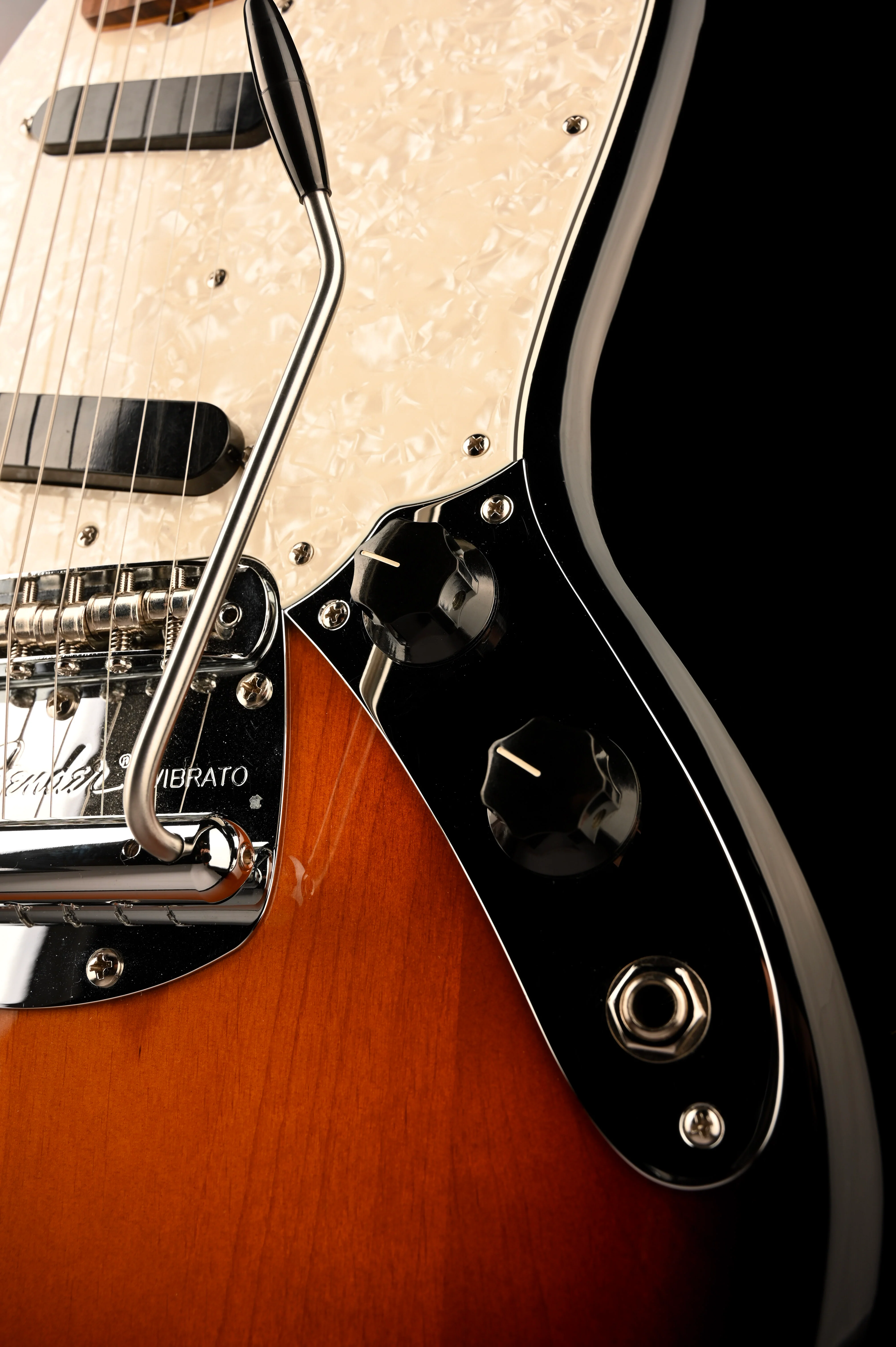 Pre Owned '22 Fender Vintera '60s Mustang Guitar 3-Color Sunburst With Gig Bag - Image 8