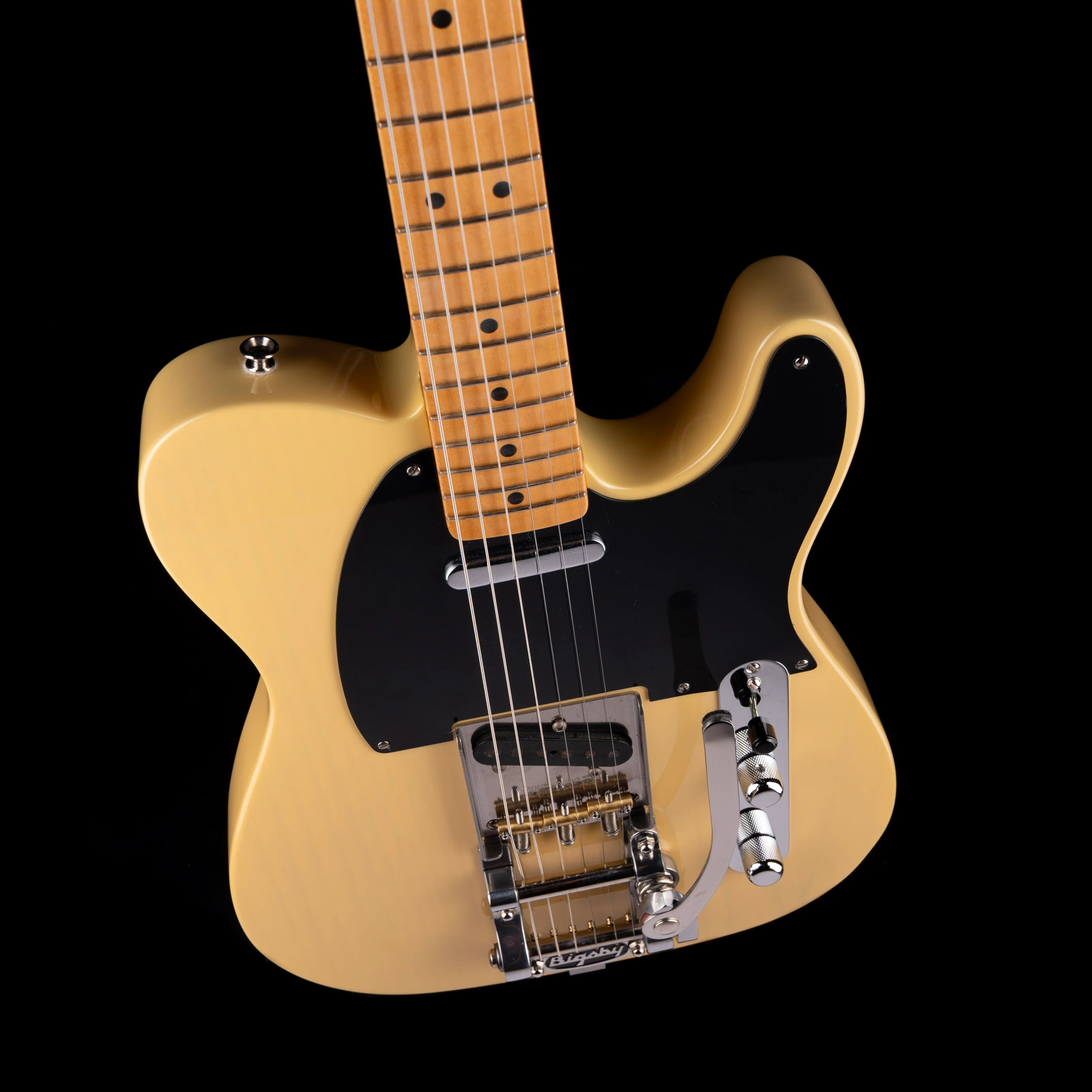 Pre-Owned Fender Vintera II 50's Nocaster Blackguard Blonde With Bigsby B5 With Gig Bag - Image 3