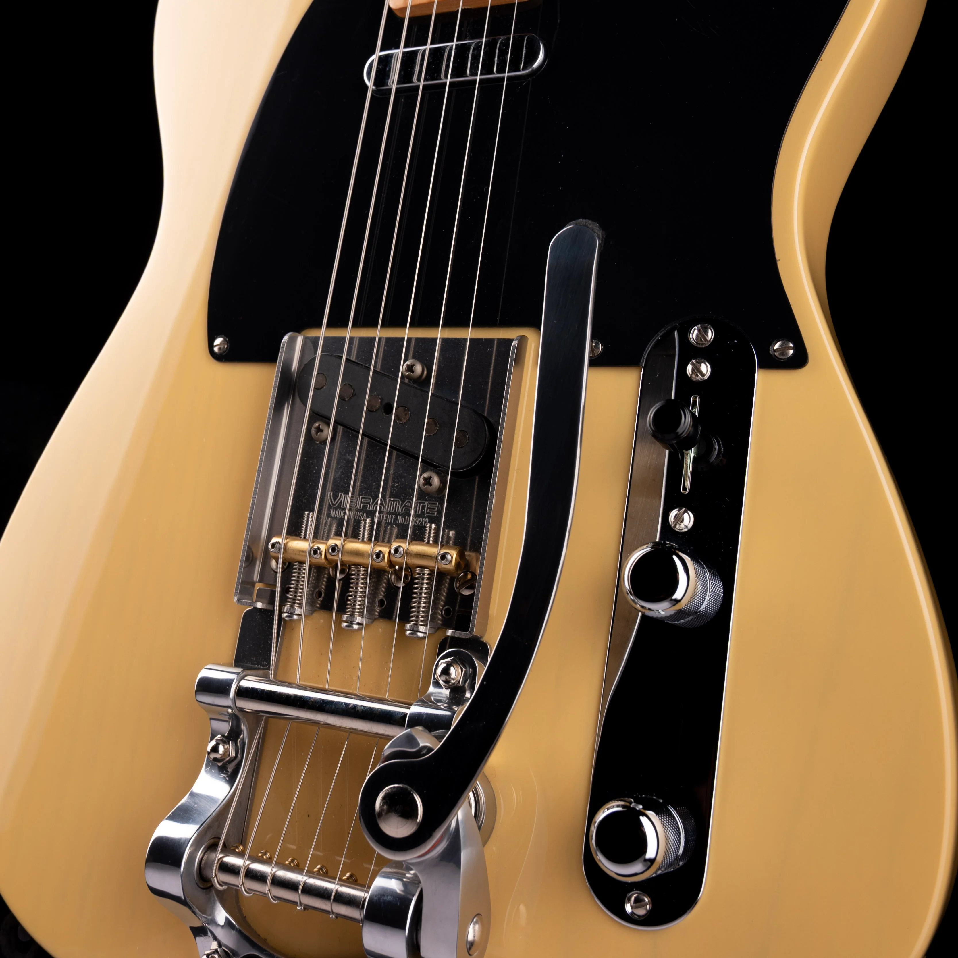 Pre-Owned Fender Vintera II 50's Nocaster Blackguard Blonde With Bigsby B5 With Gig Bag - Image 6