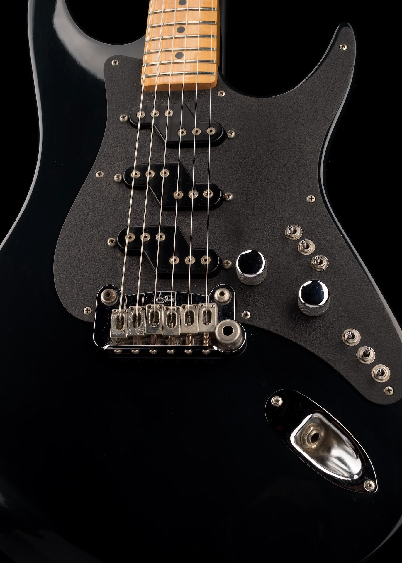 Pre Owned G&L 1990/1991 Comanche VI Black Electric Guitar With OHSC - Image 10