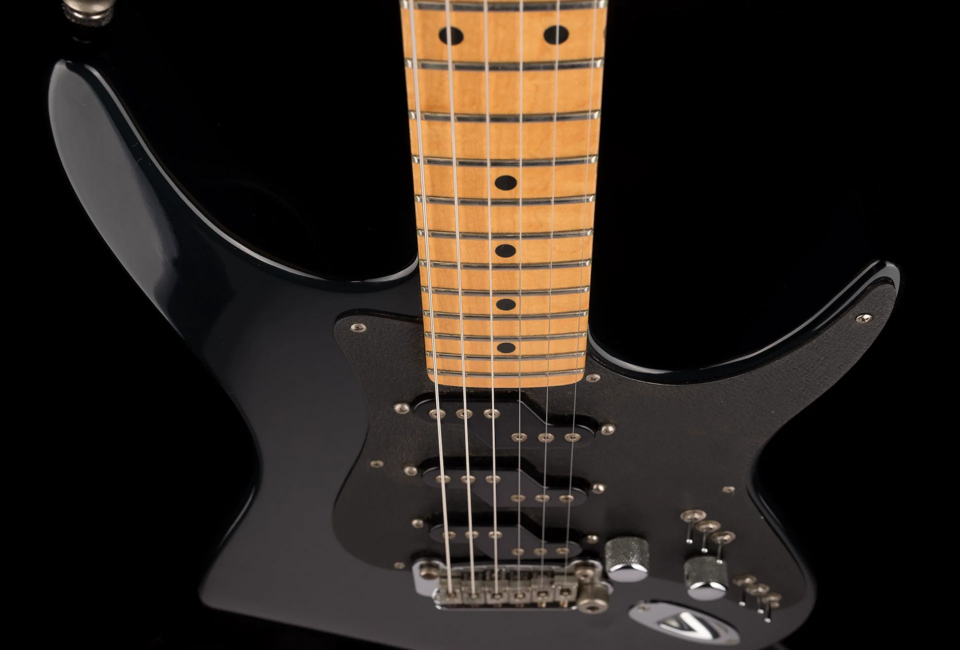 Pre Owned G&L 1990/1991 Comanche VI Black Electric Guitar With OHSC - Image 12