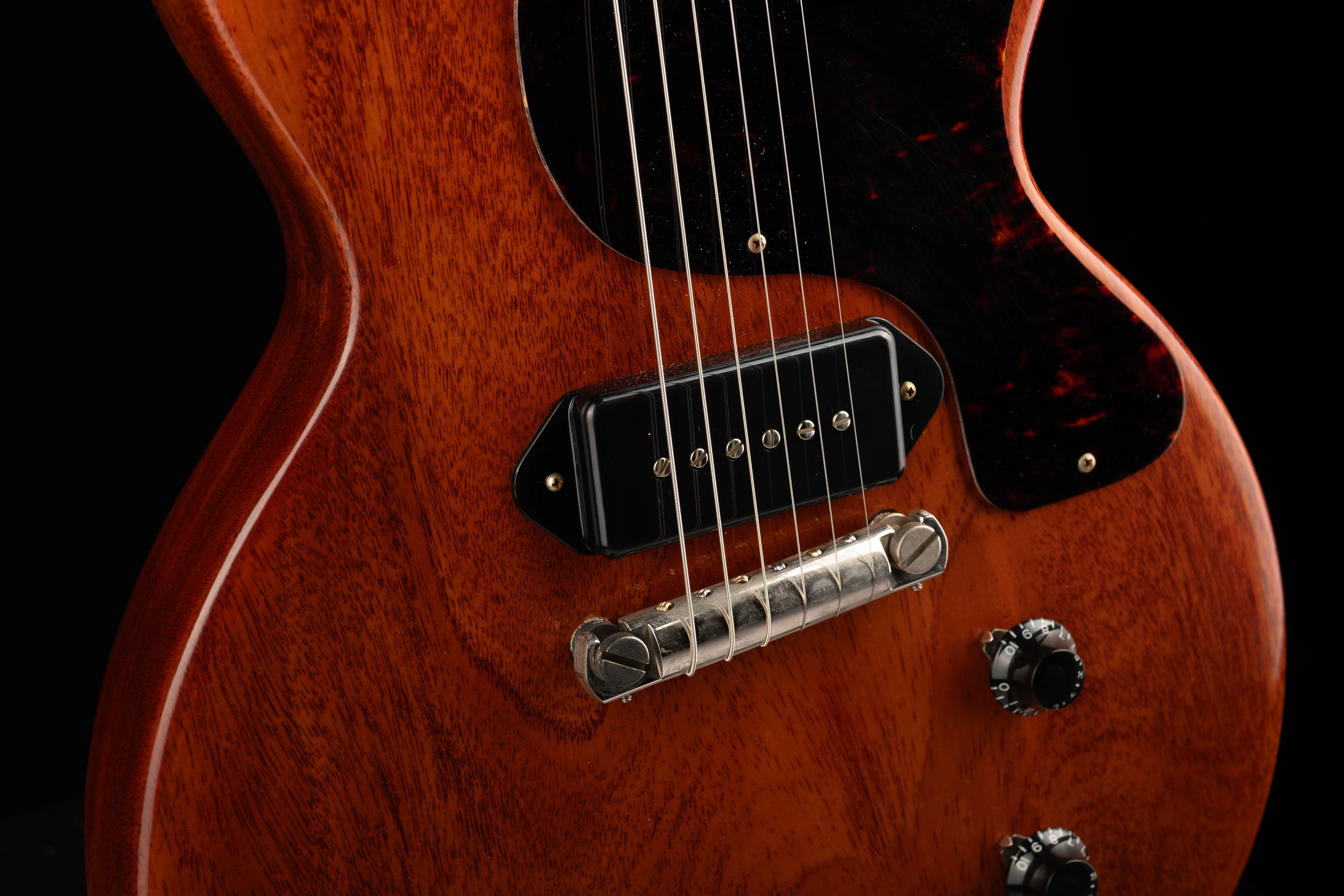 Pre Owned Gibson Custom Shop 1958 Les Paul Junior Double-Cut Wildwood Spec VOS Faded Cherry with OHSC - Image 4