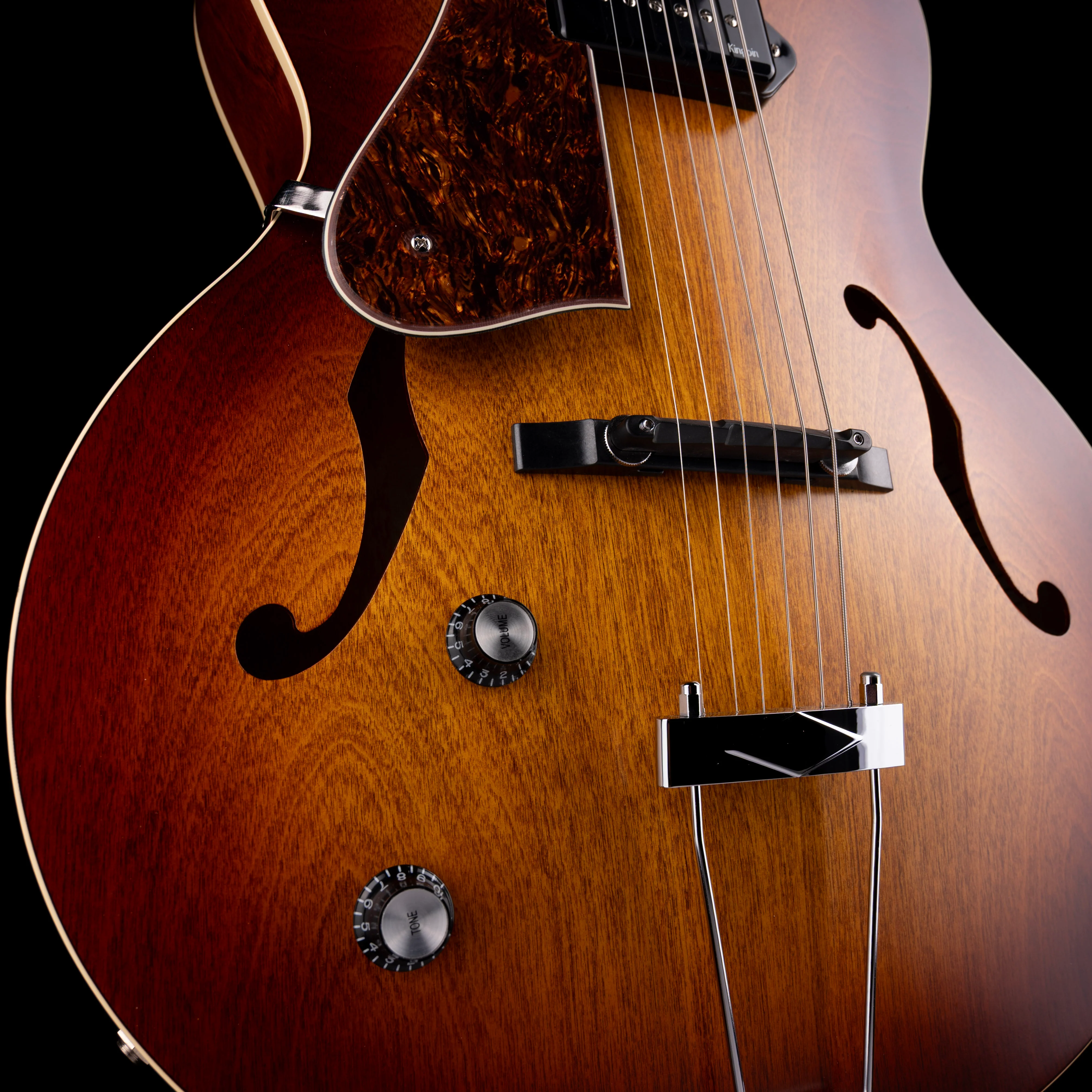 Pre Owned Godin 5th Avenue Kingpin P90 Cognac Burst Archtop Hollow-Body Left-Handed With OSSC - Image 5