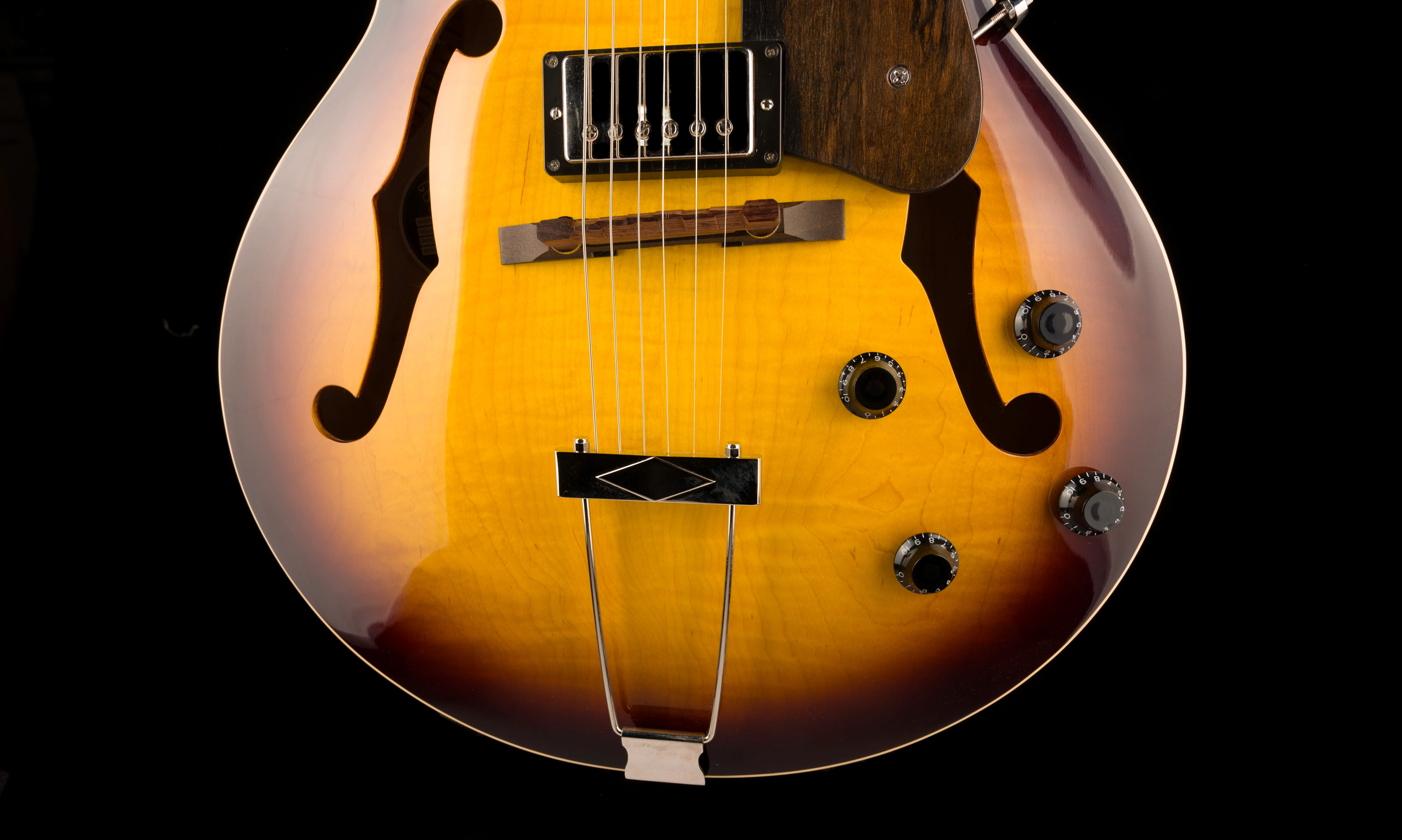 Pre Owned 2022 Heritage H-575 Vintage Sunburst Electric Guitar With Case - Image 5