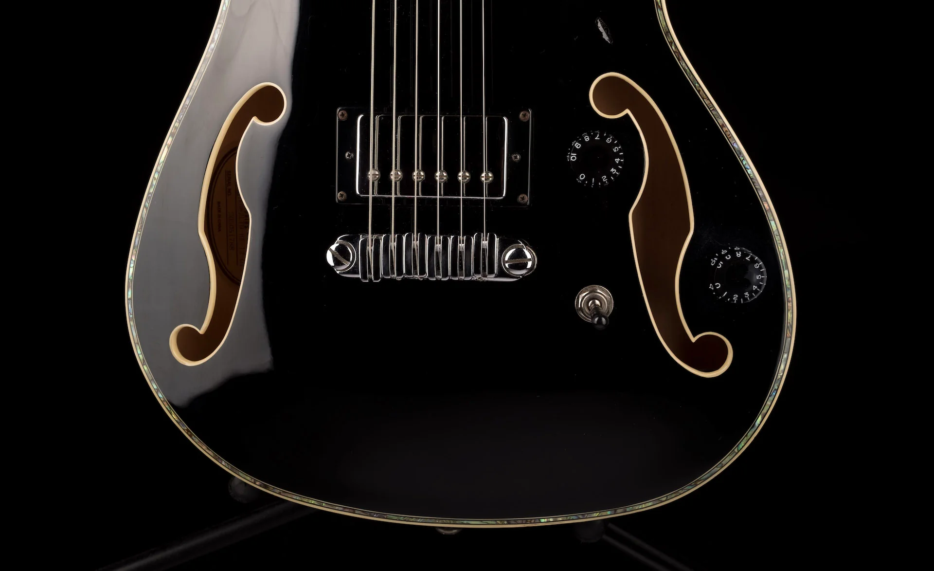 Pre Owned Ibanez AWD82LTD Black Semi-Hollow Guitar With Gig Bag - Image 5