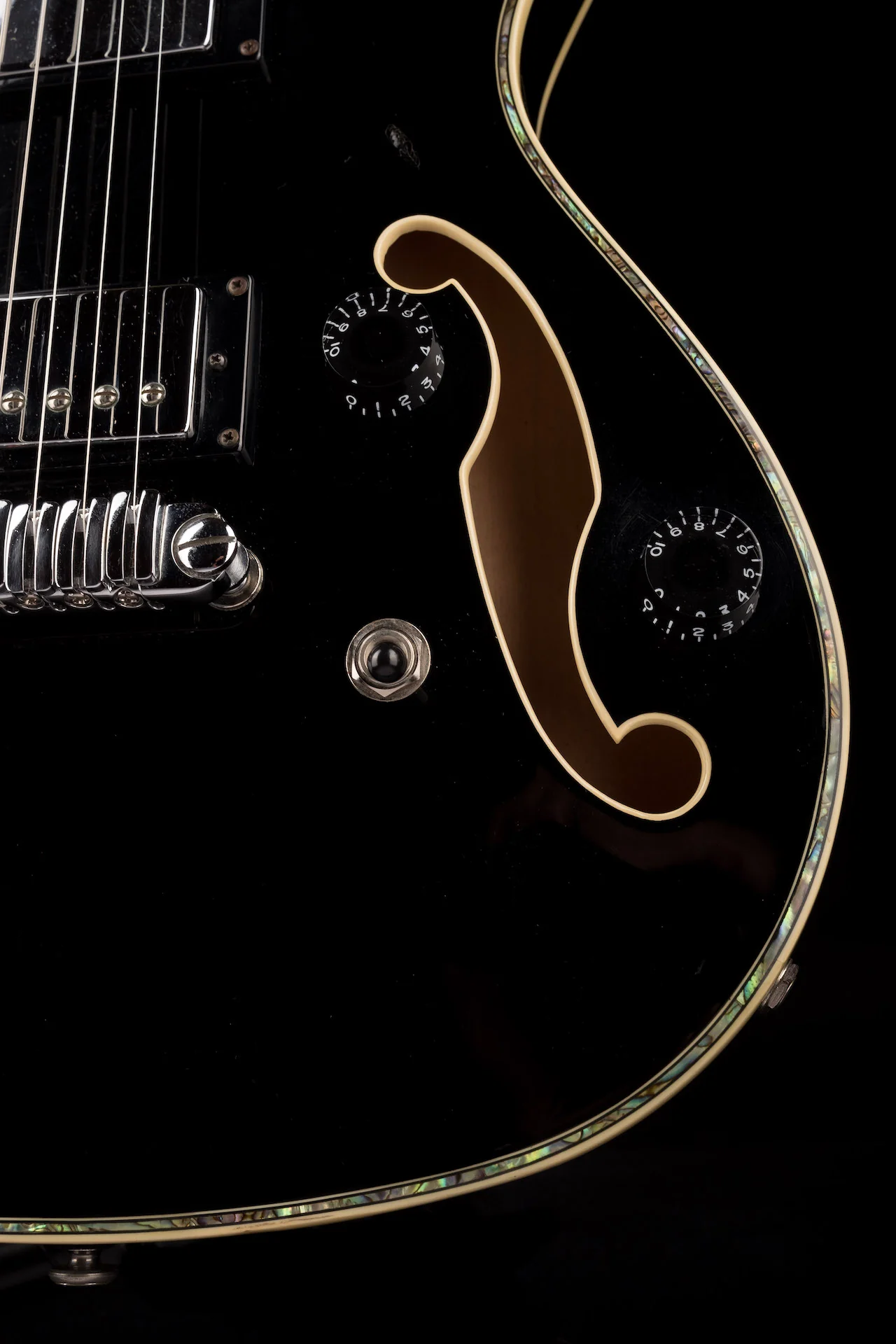 Pre Owned Ibanez AWD82LTD Black Semi-Hollow Guitar With Gig Bag - Image 8