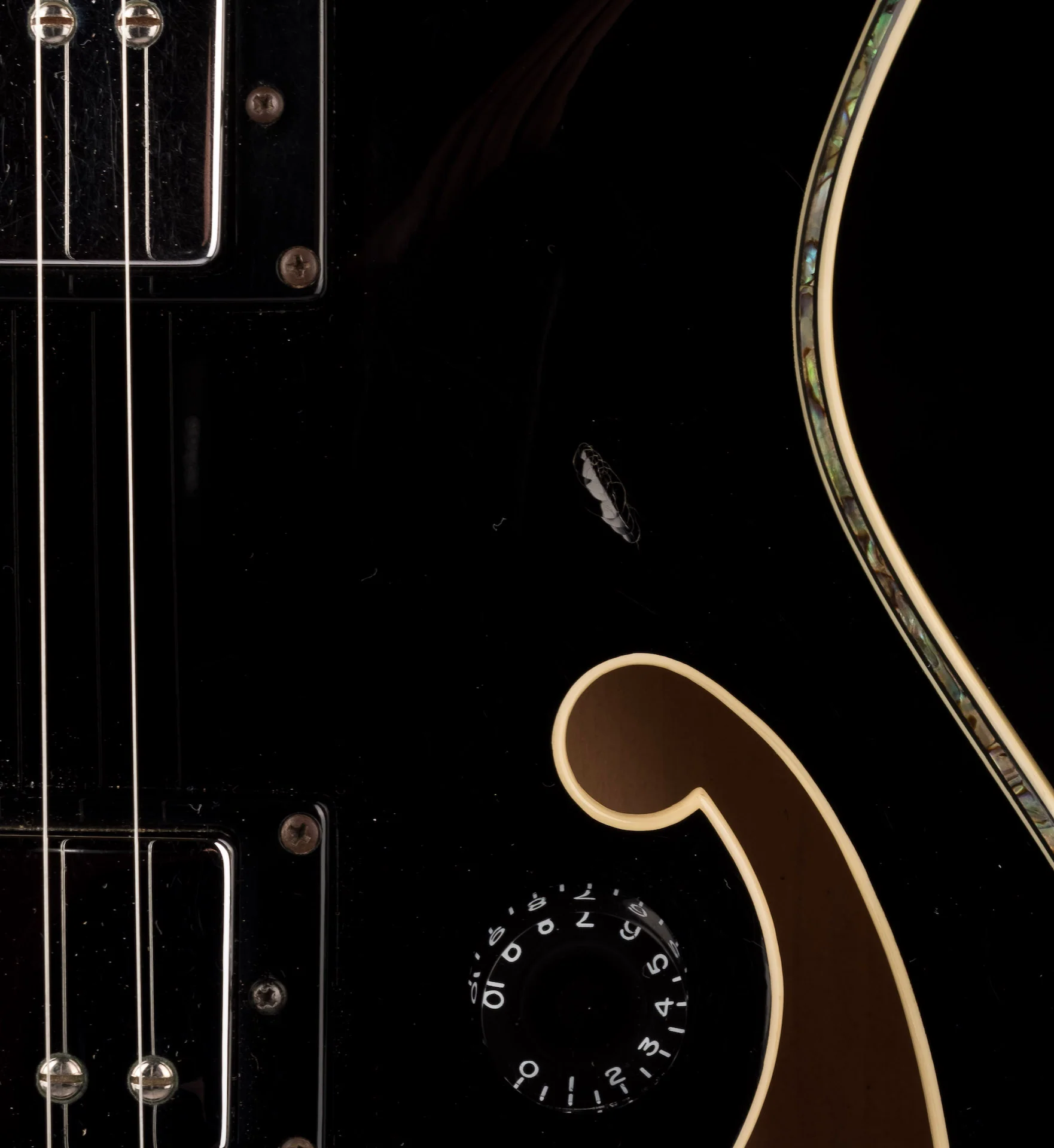 Pre Owned Ibanez AWD82LTD Black Semi-Hollow Guitar With Gig Bag - Image 9