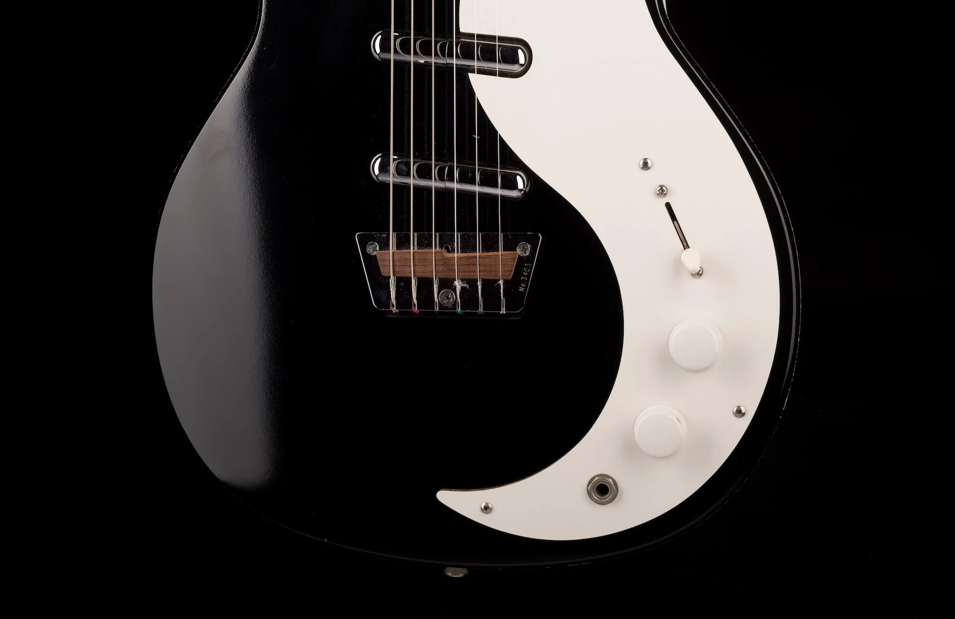 Pre Owned Jerry Jones Shorthorn Doublecut Black Electric Guitar With HSC - Image 5