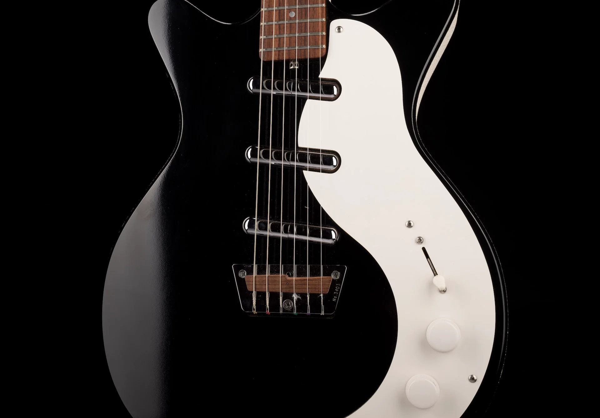 Pre Owned Jerry Jones Shorthorn Doublecut Black Electric Guitar With HSC - Image 6