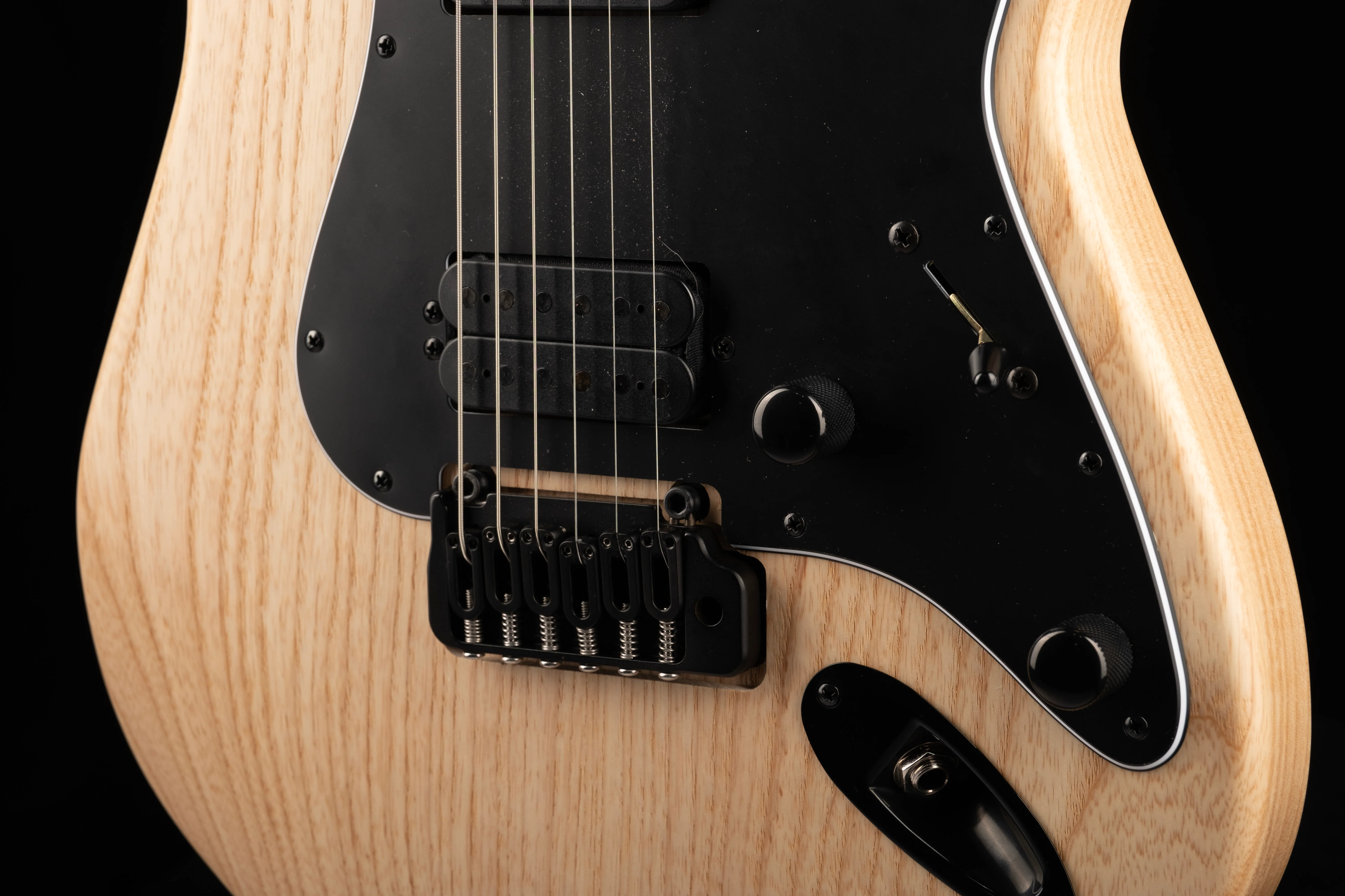 Pre Owned Kiesel Delos D6X Natural With Gig Bag - Image 4