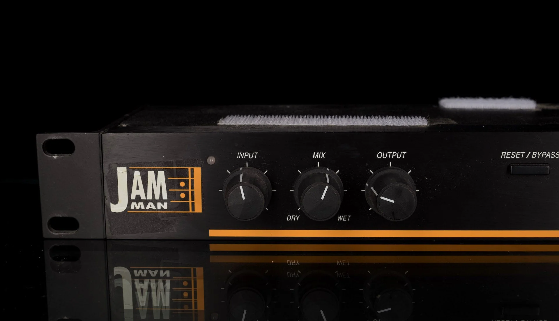 Pre Owned Lexicon Jam Man Delay/Looper Rack Unit with Footswitches and Power Supply - Image 2