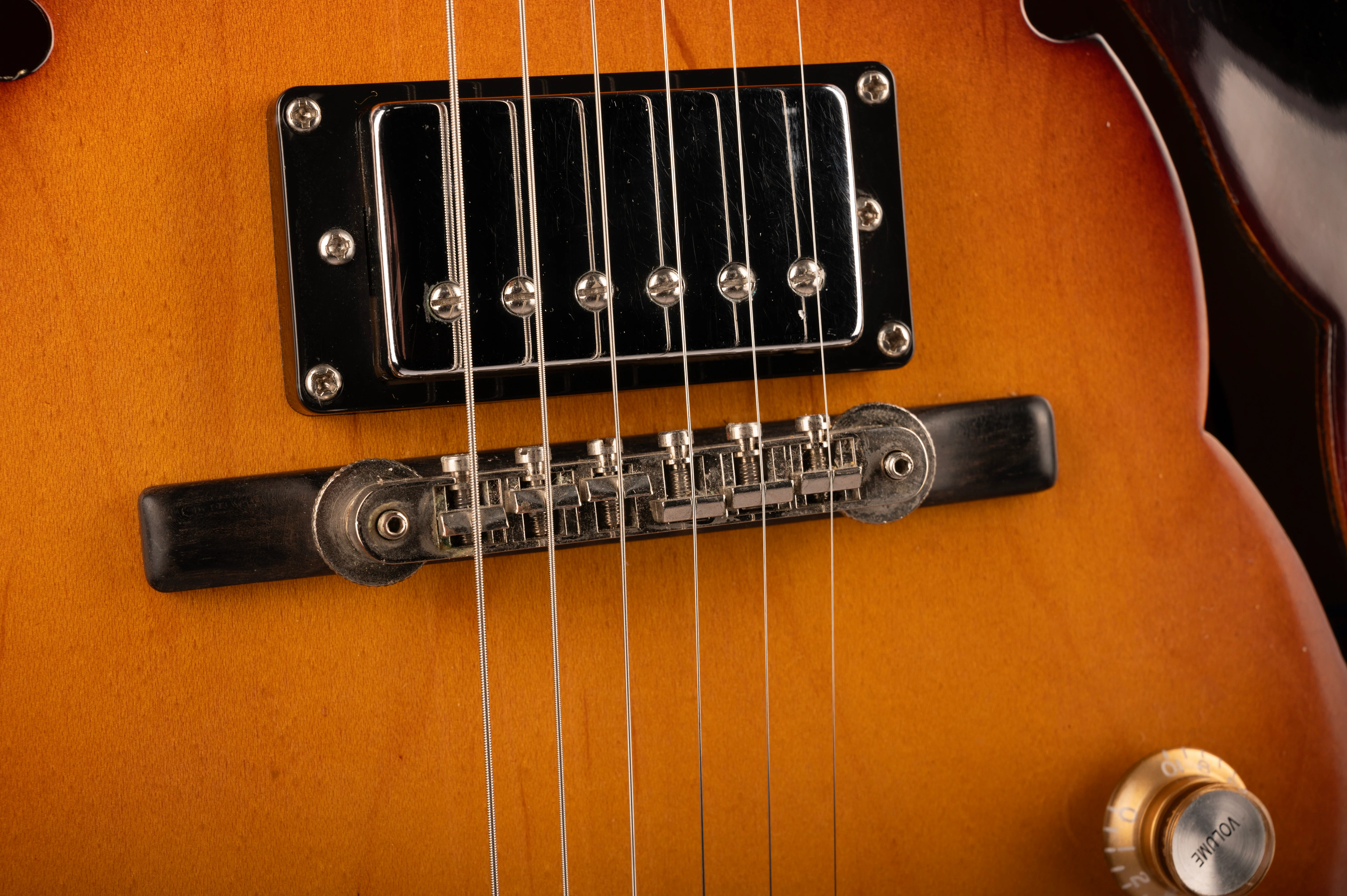 Pre Owned Loar LH-304T CVS Thinbody Archtop Cutaway Vintage Sunburst With HSC - Image 11
