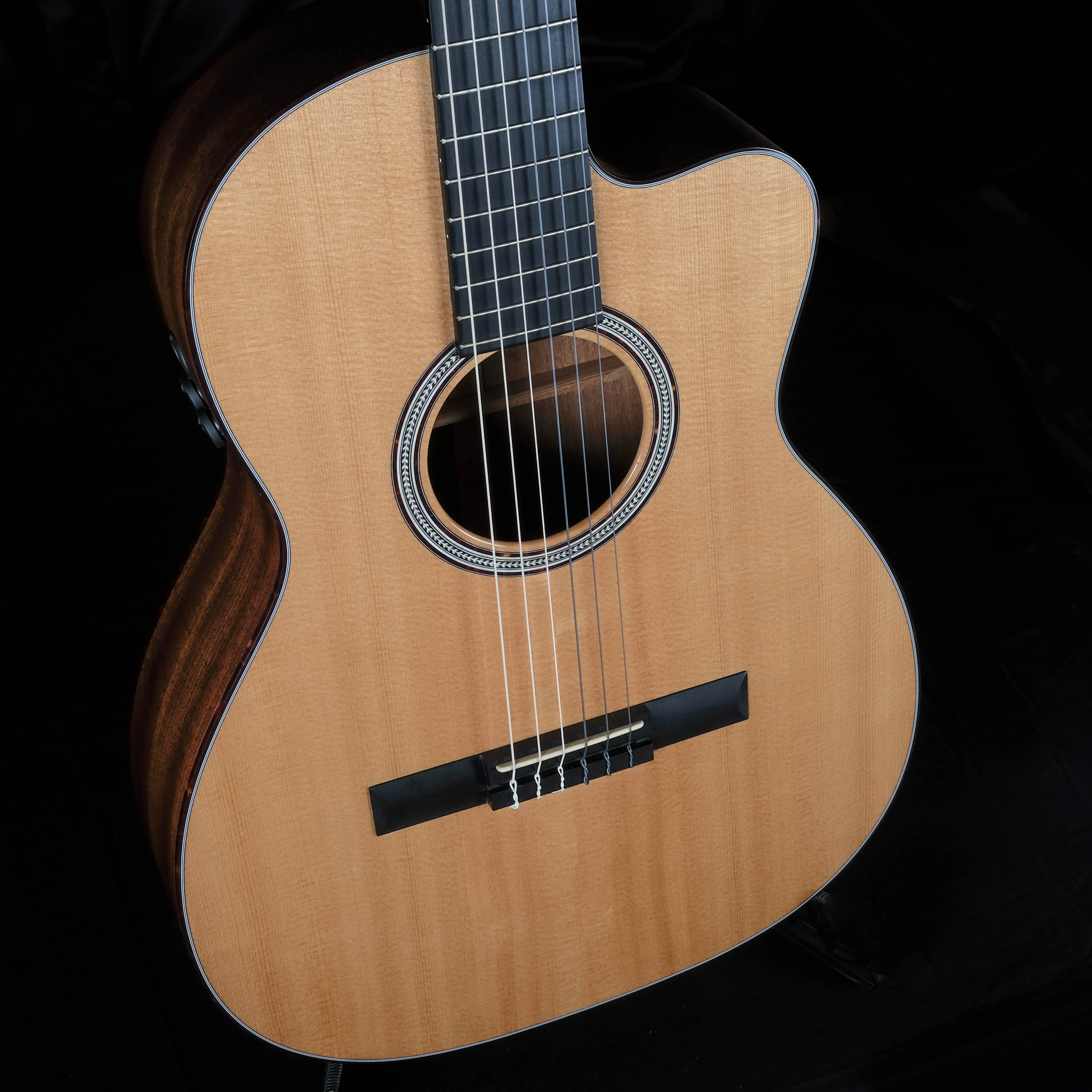 Pre Owned Martin 000-C 12 Fret Nylon String Cutaway Acoustic Guitar With OHSC - Image 5