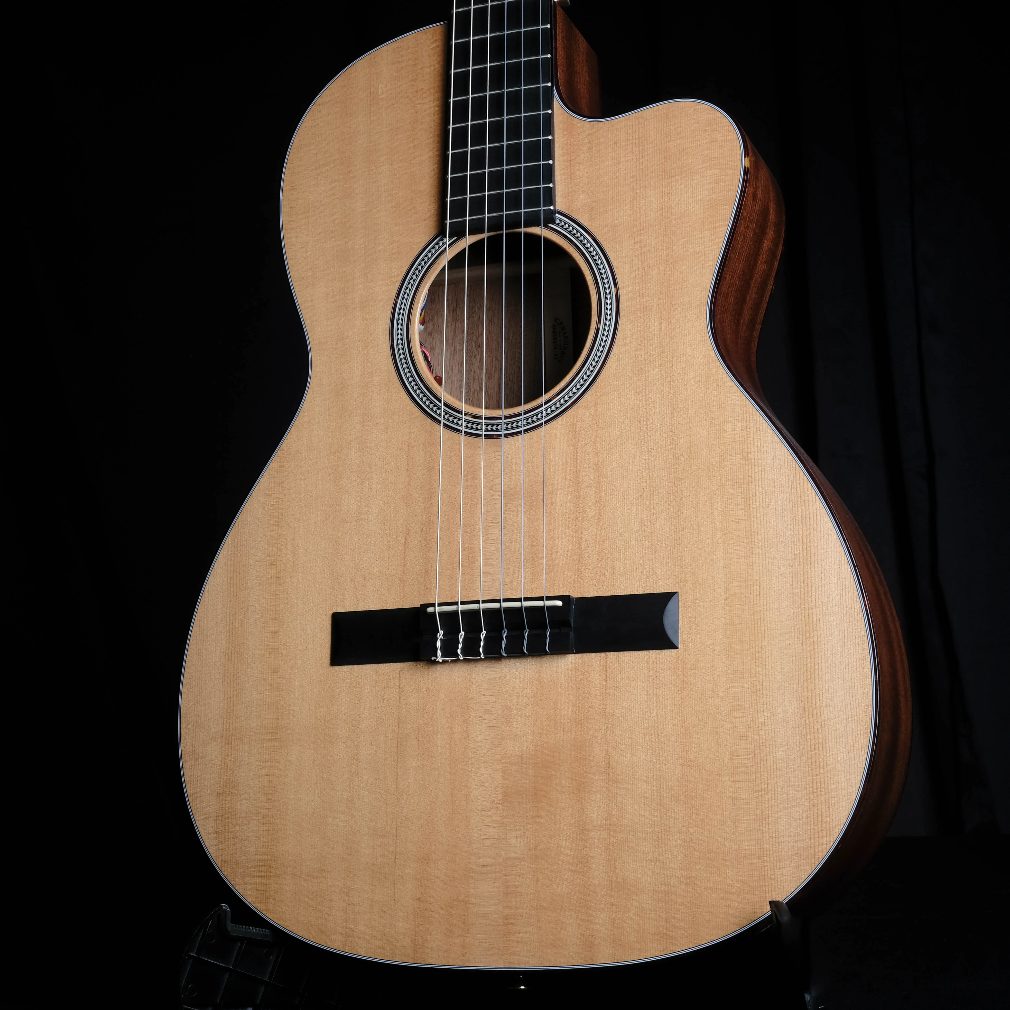 Pre Owned Martin 000-C 12 Fret Nylon String Cutaway Acoustic Guitar With OHSC - Image 6